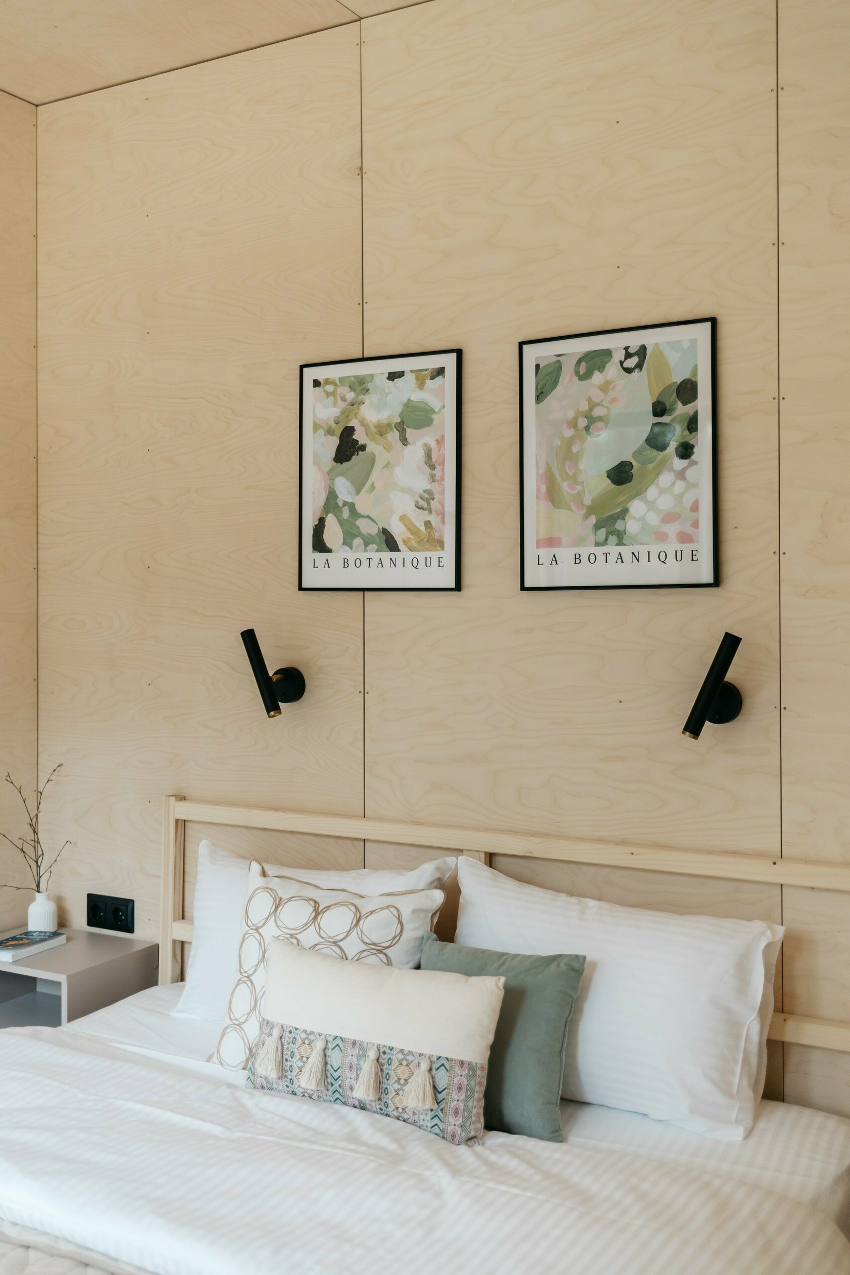 Дом с панорамными окнами и видом на лес