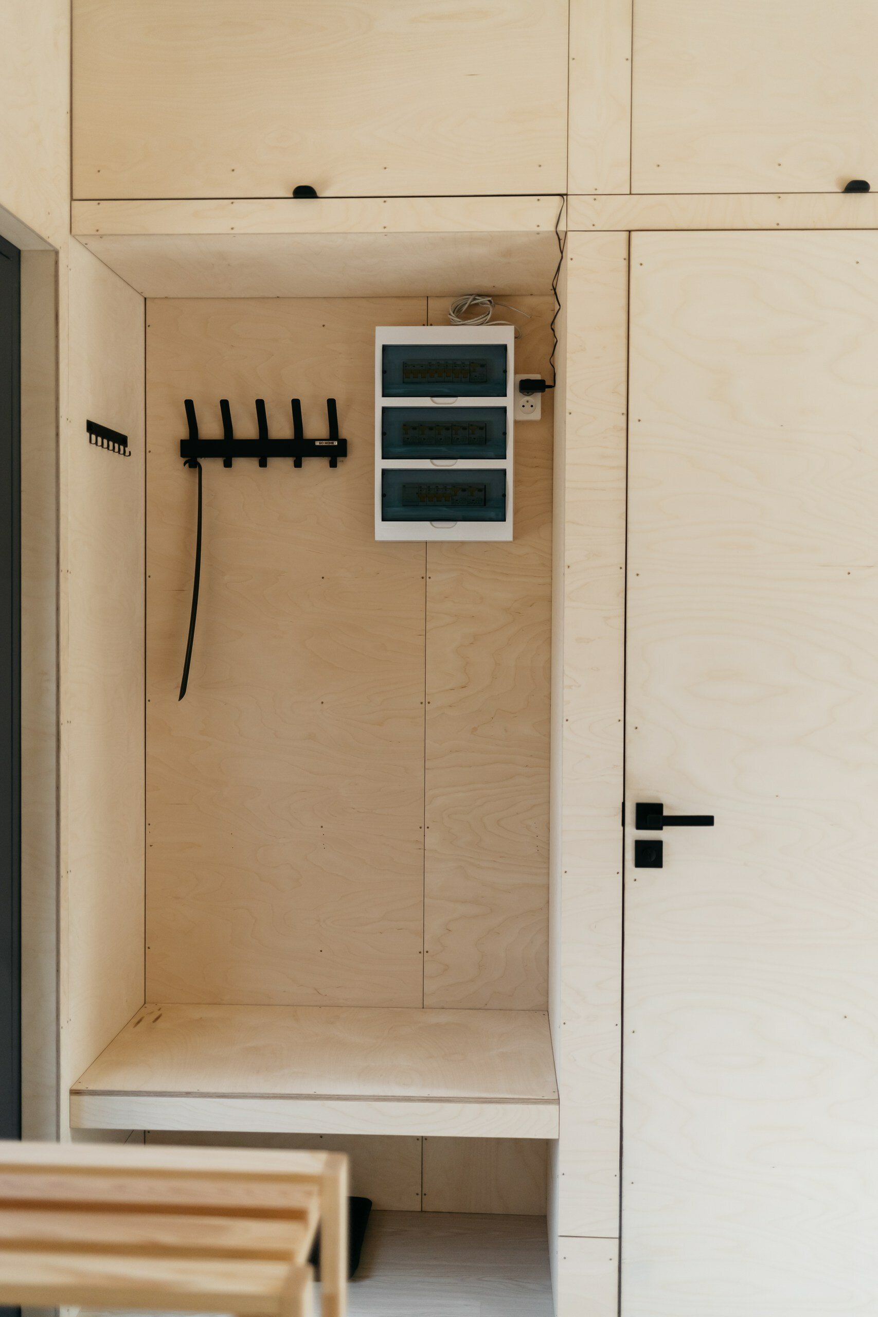 Дом с панорамными окнами и видом на лес