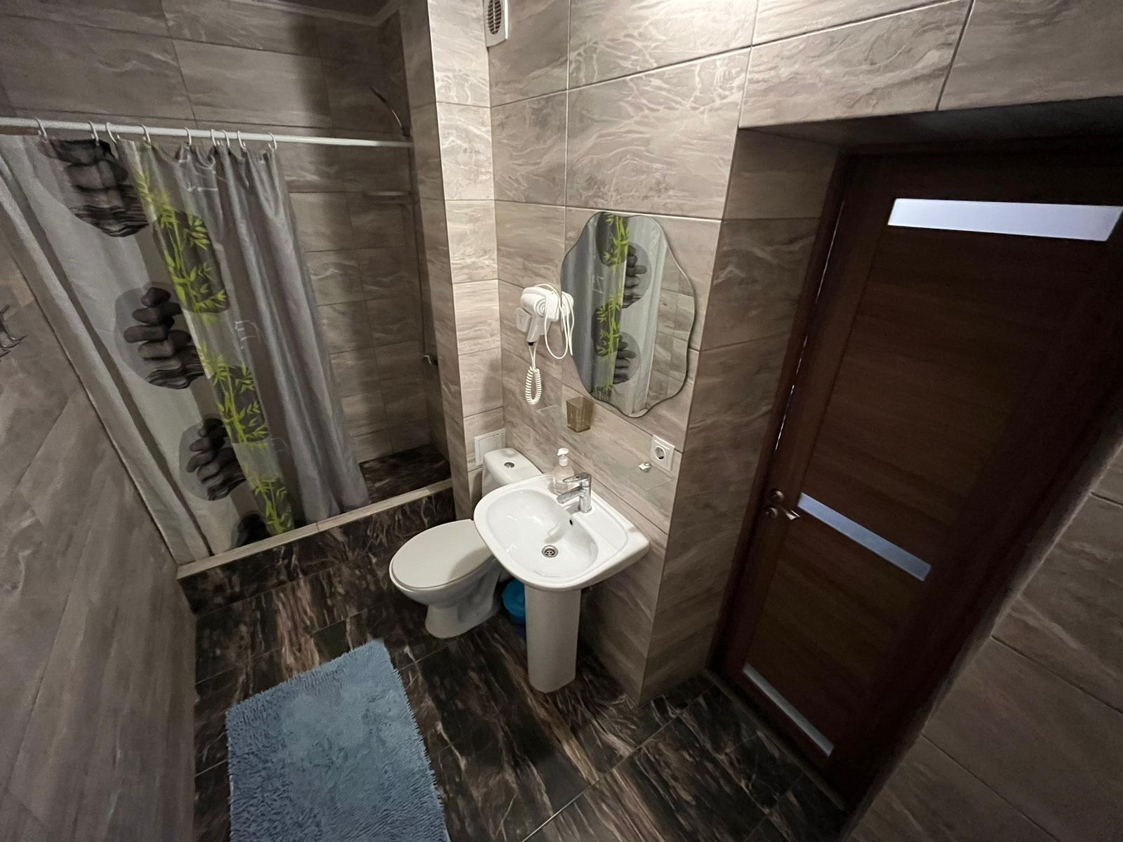 Трехместный номер с балконом