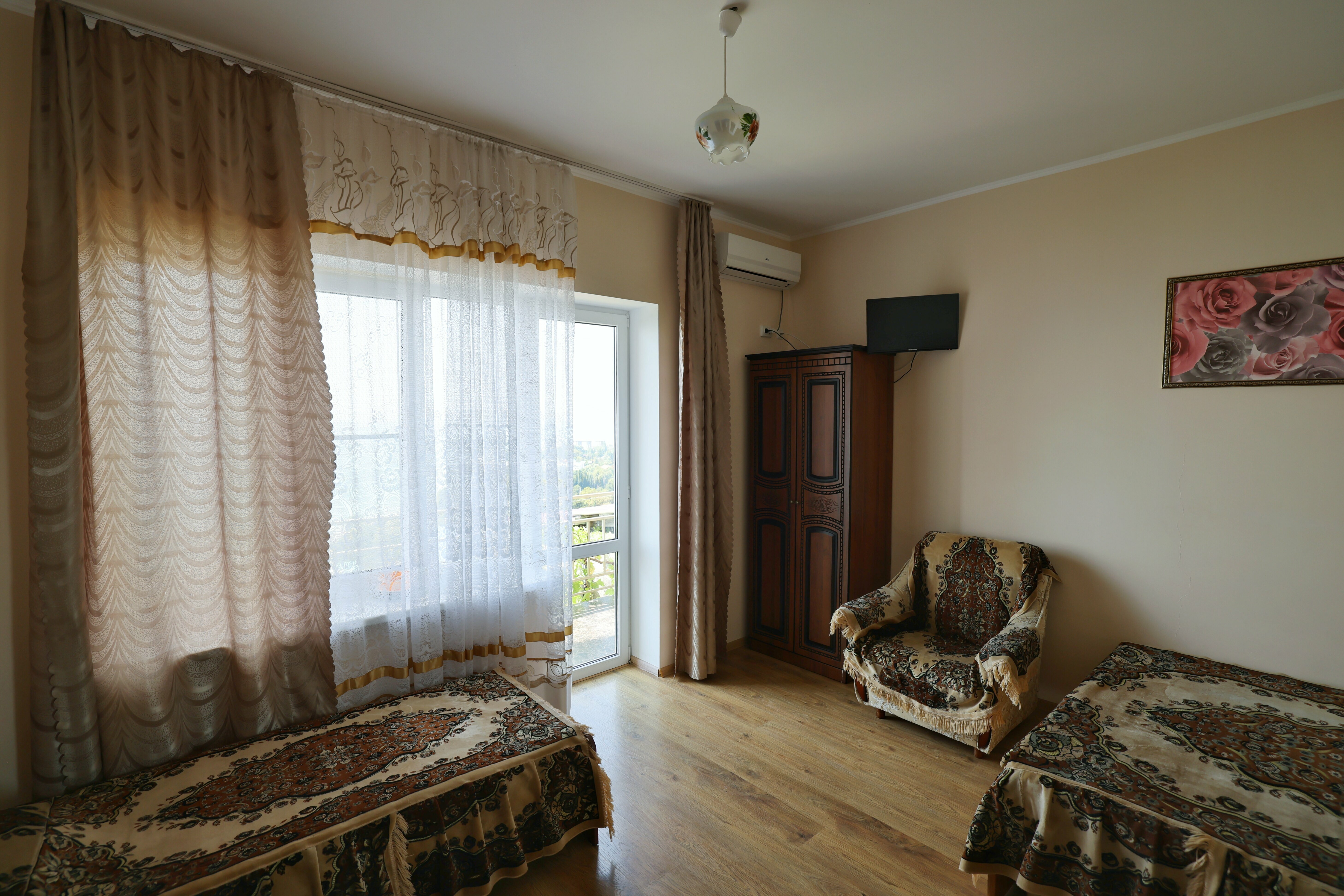 Трехместный номер с доп. местом с балконом и видом на море