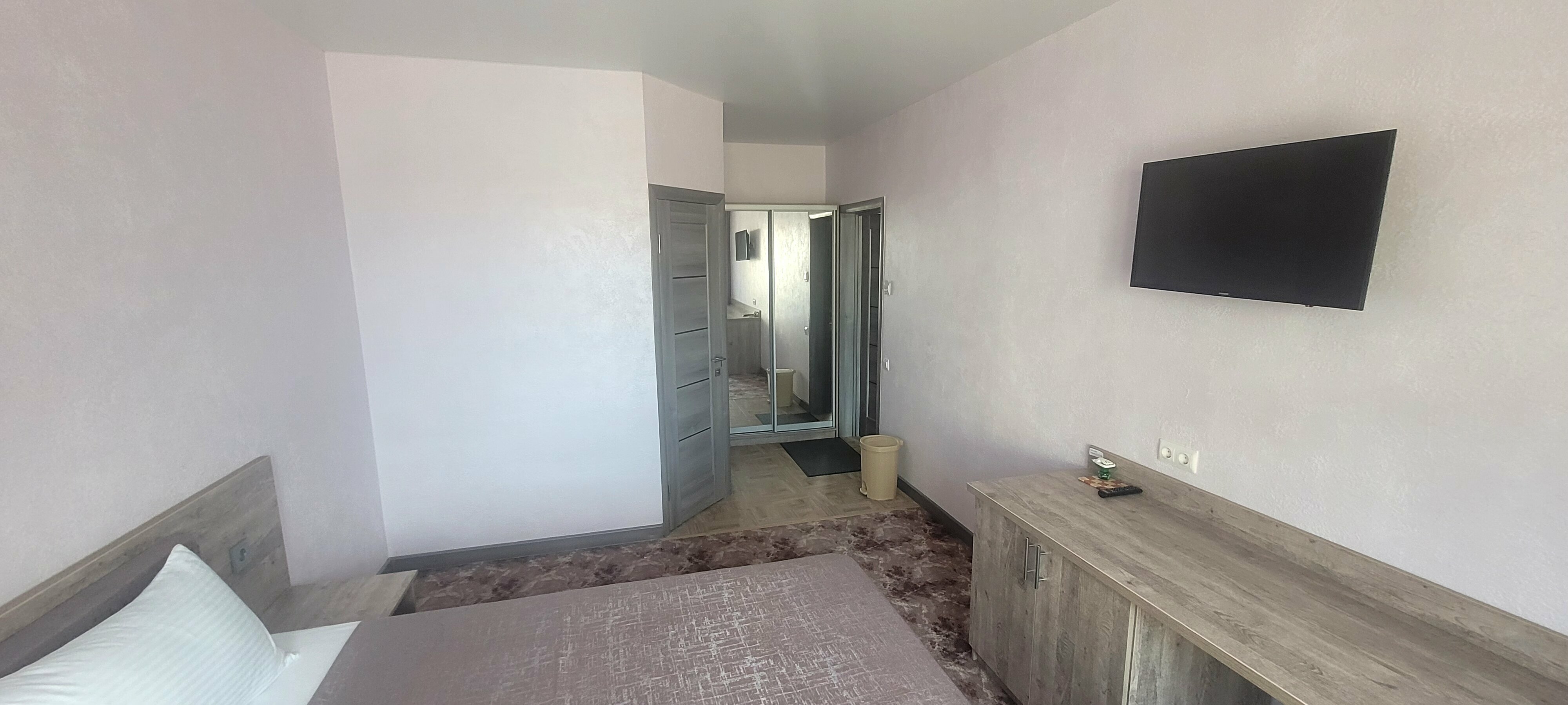 Трехместный номер «Комфорт» с душем