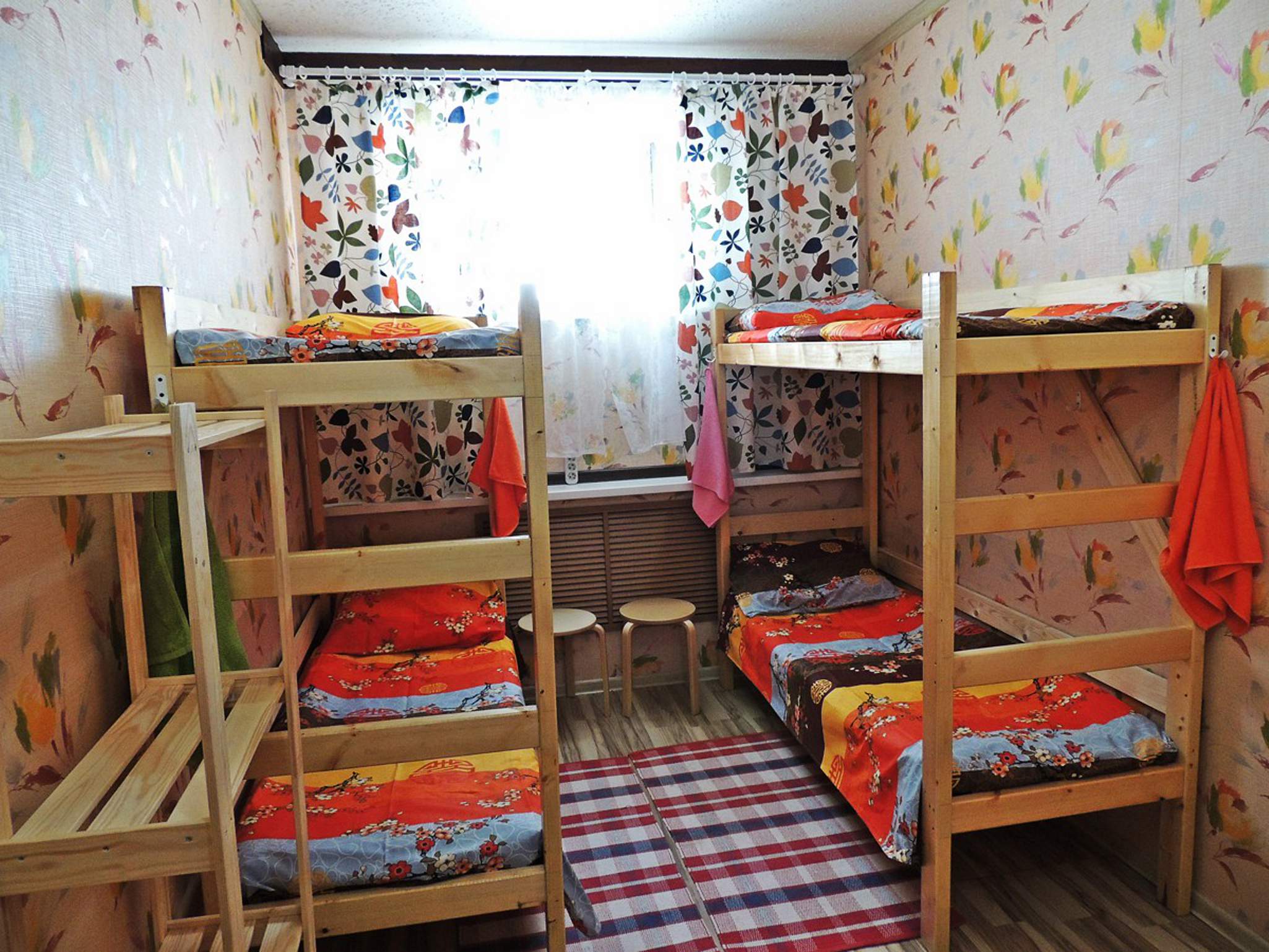 Кровать в общем 4-местном номере для мужчин и женщин