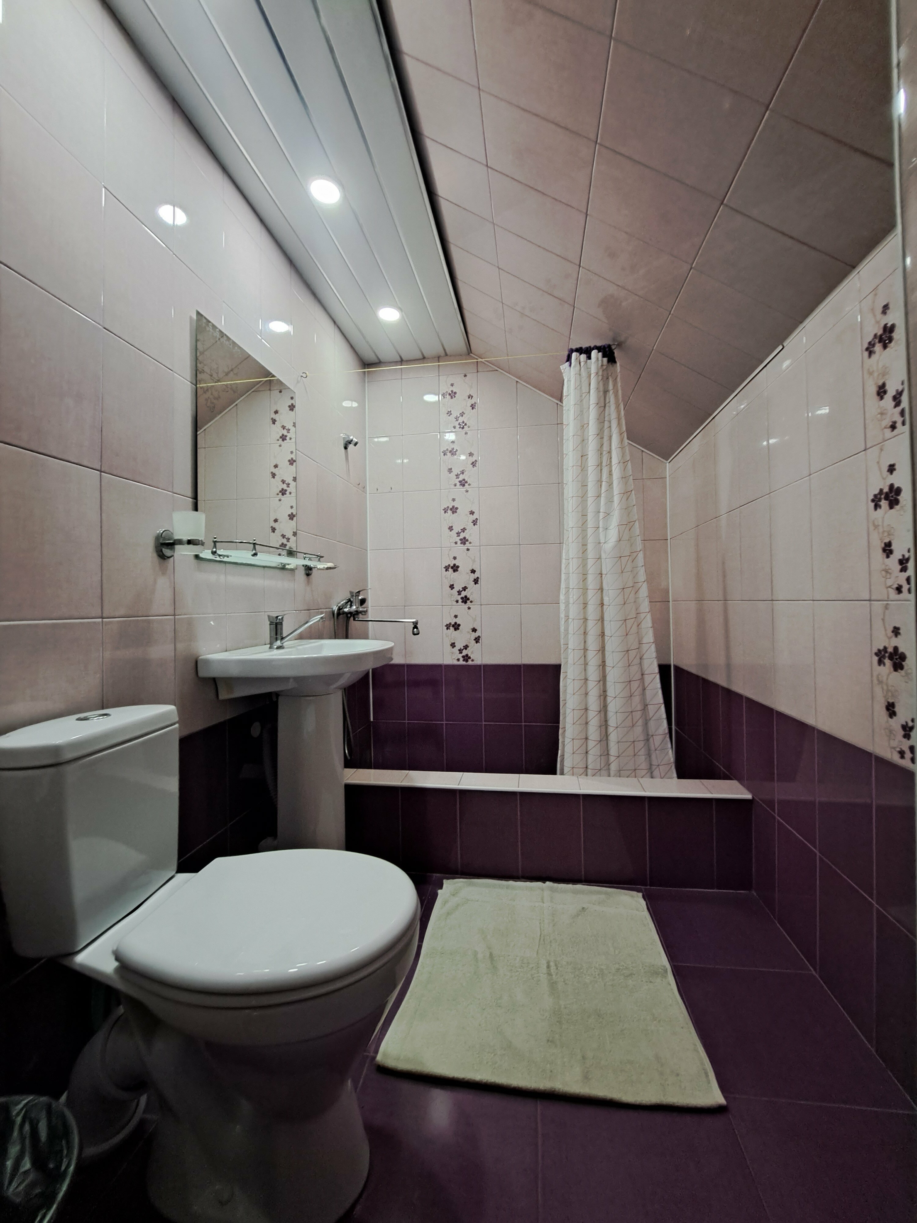 Трехместный номер с балконом