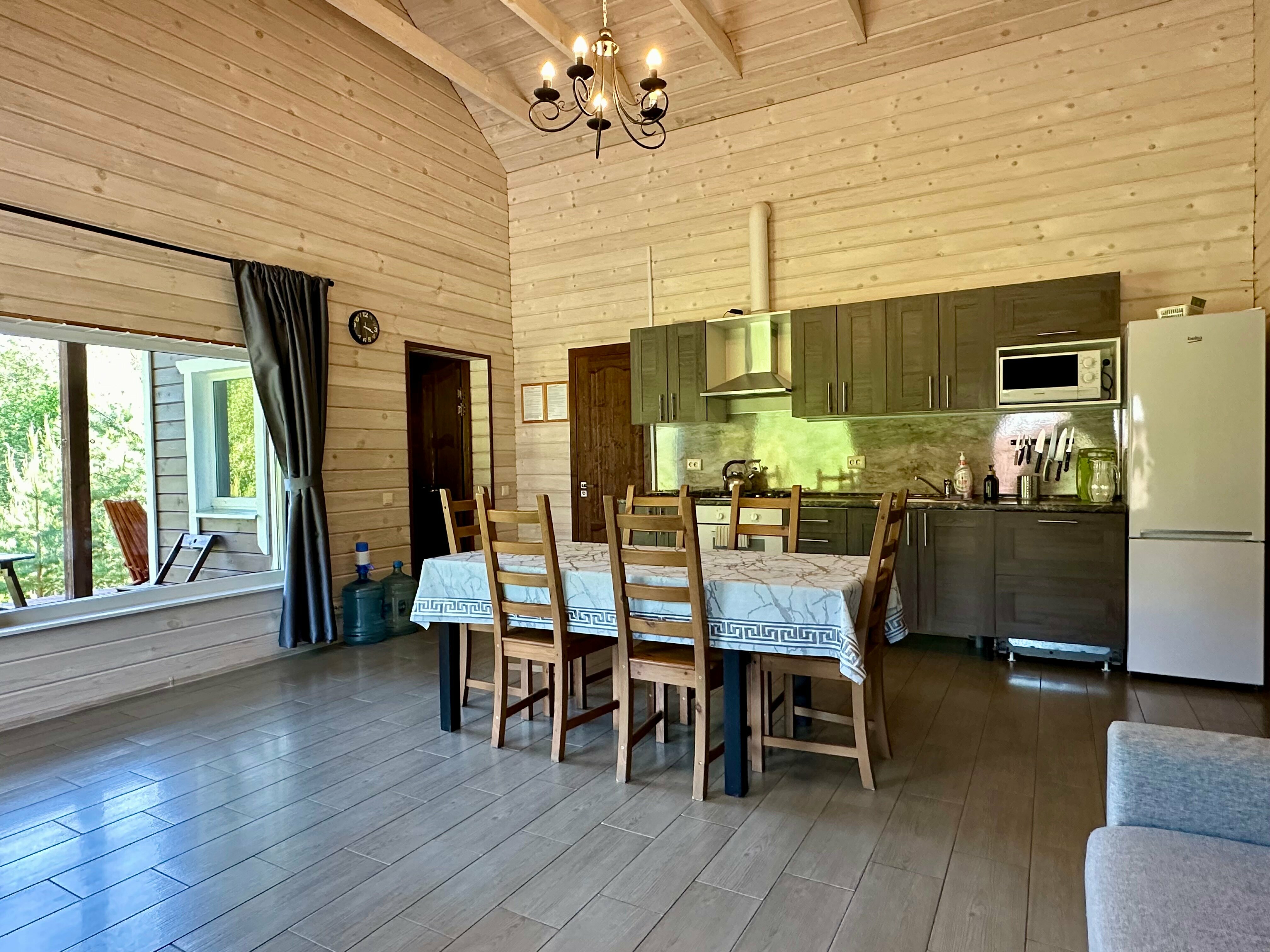 Коттедж с 3 спальнями, с сауной, на 6(+2) чел.