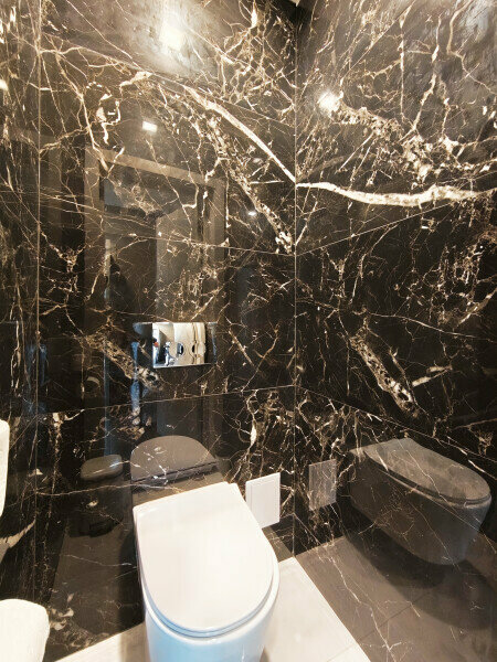 Дом с балконом