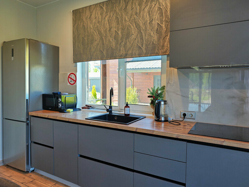 Дом с балконом