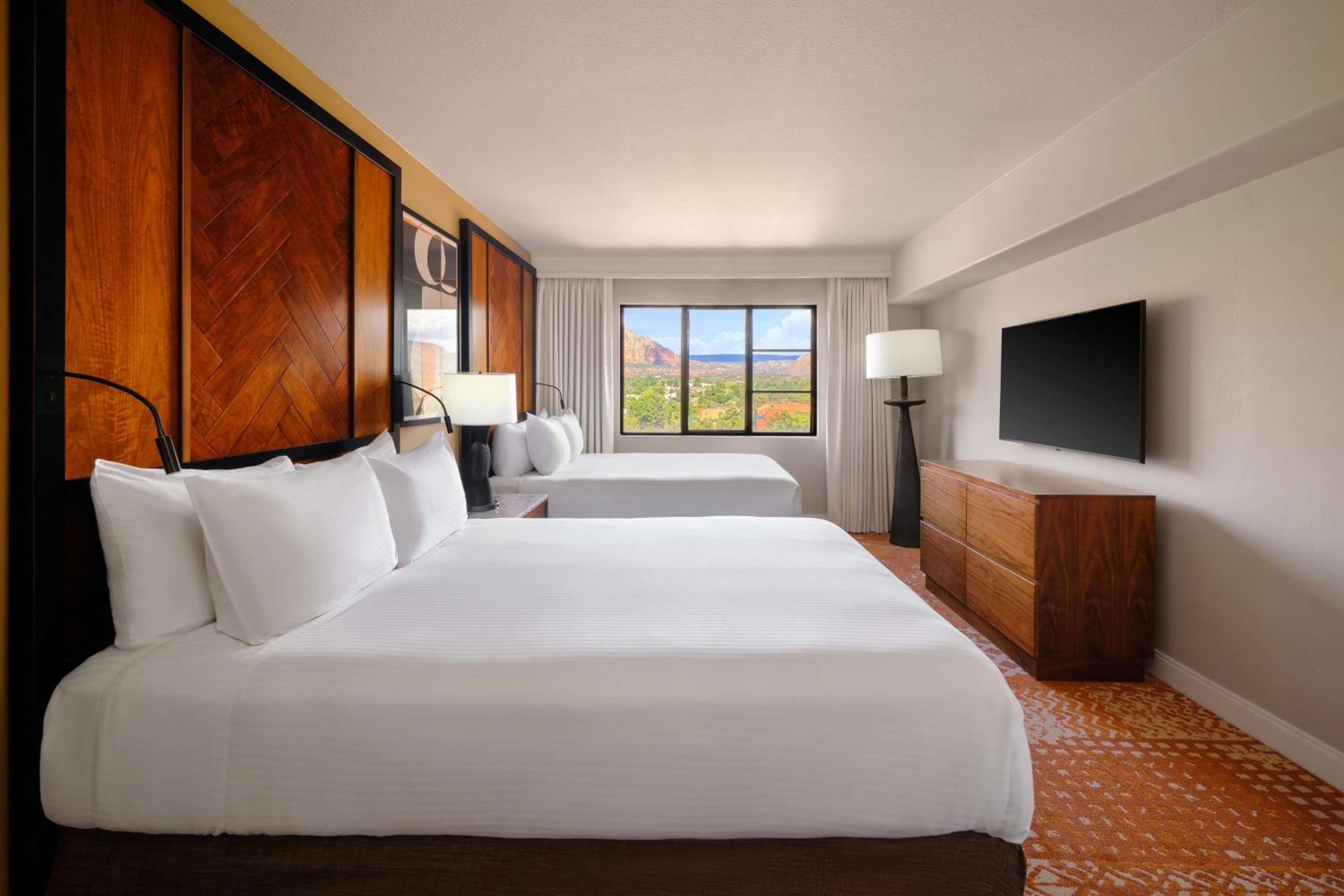 Double Queen Suite With Balcony - Red Rock View