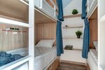 Кровать в 10-и местном общем номере повышенной комфортности в Roomy Hostel