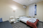 Семейный номер с двуспальной кроватью и двуспальным диваном с общей ванной комнатой в Пушкин