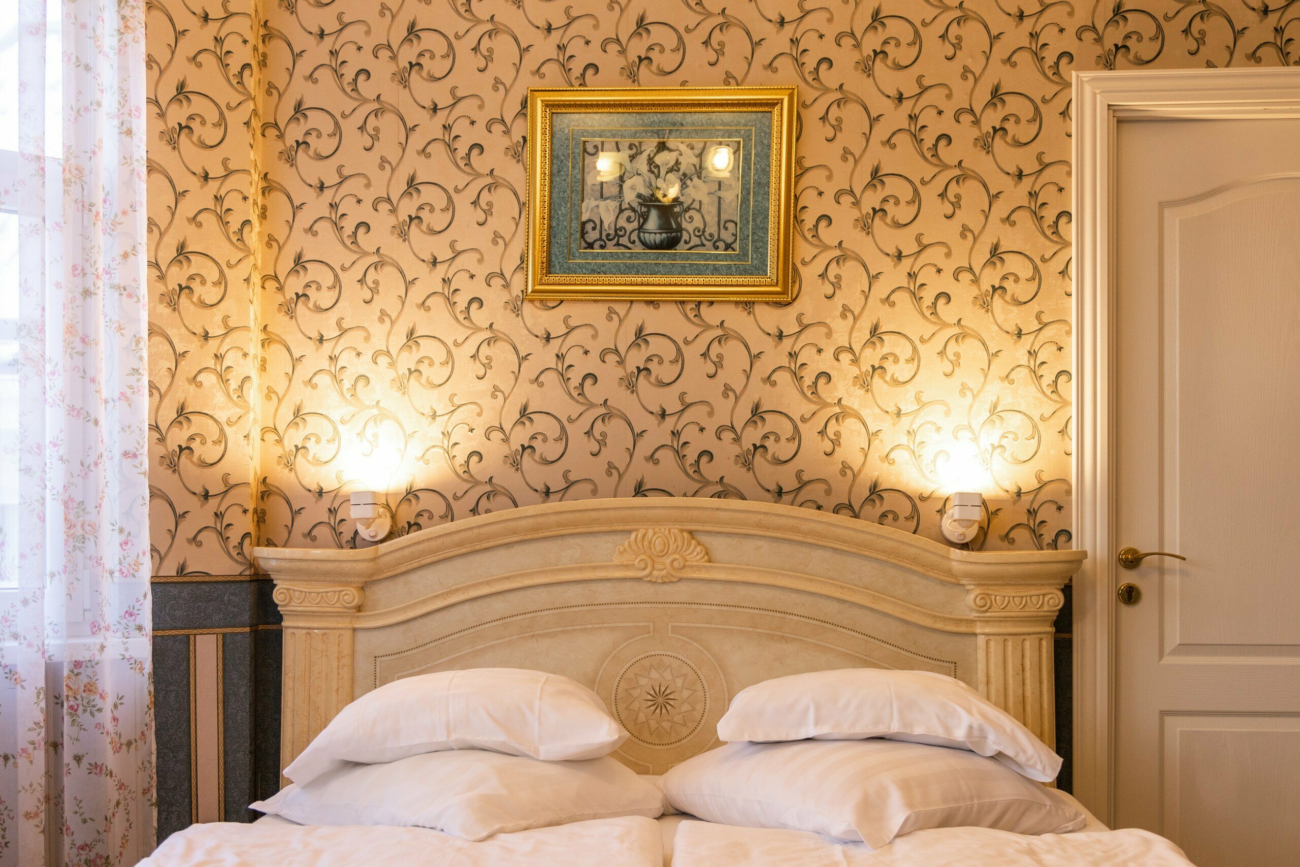 Улучшенное двухместное размещение +доп.место ( большая кровать+диван)