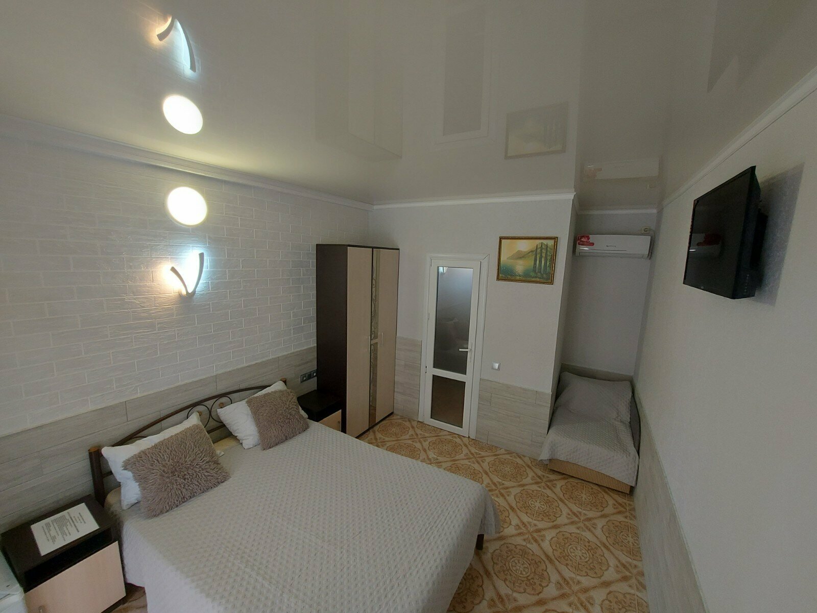 Улучшенный трехместный номер