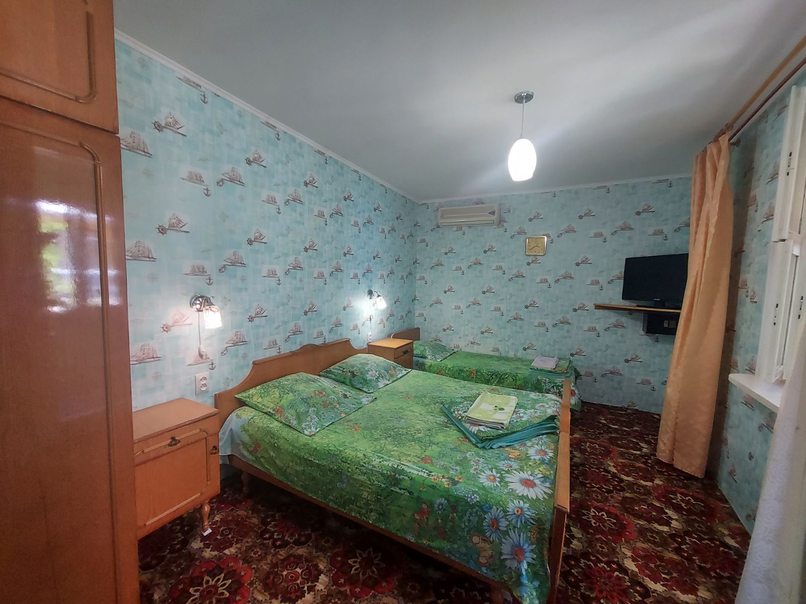 Трехместный номер с балконом