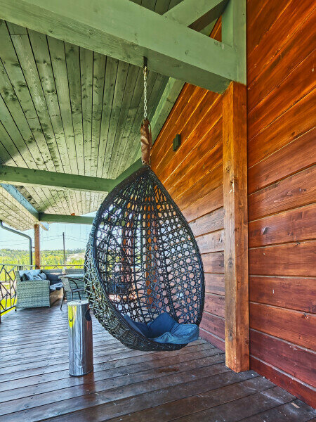 Дом с балконом