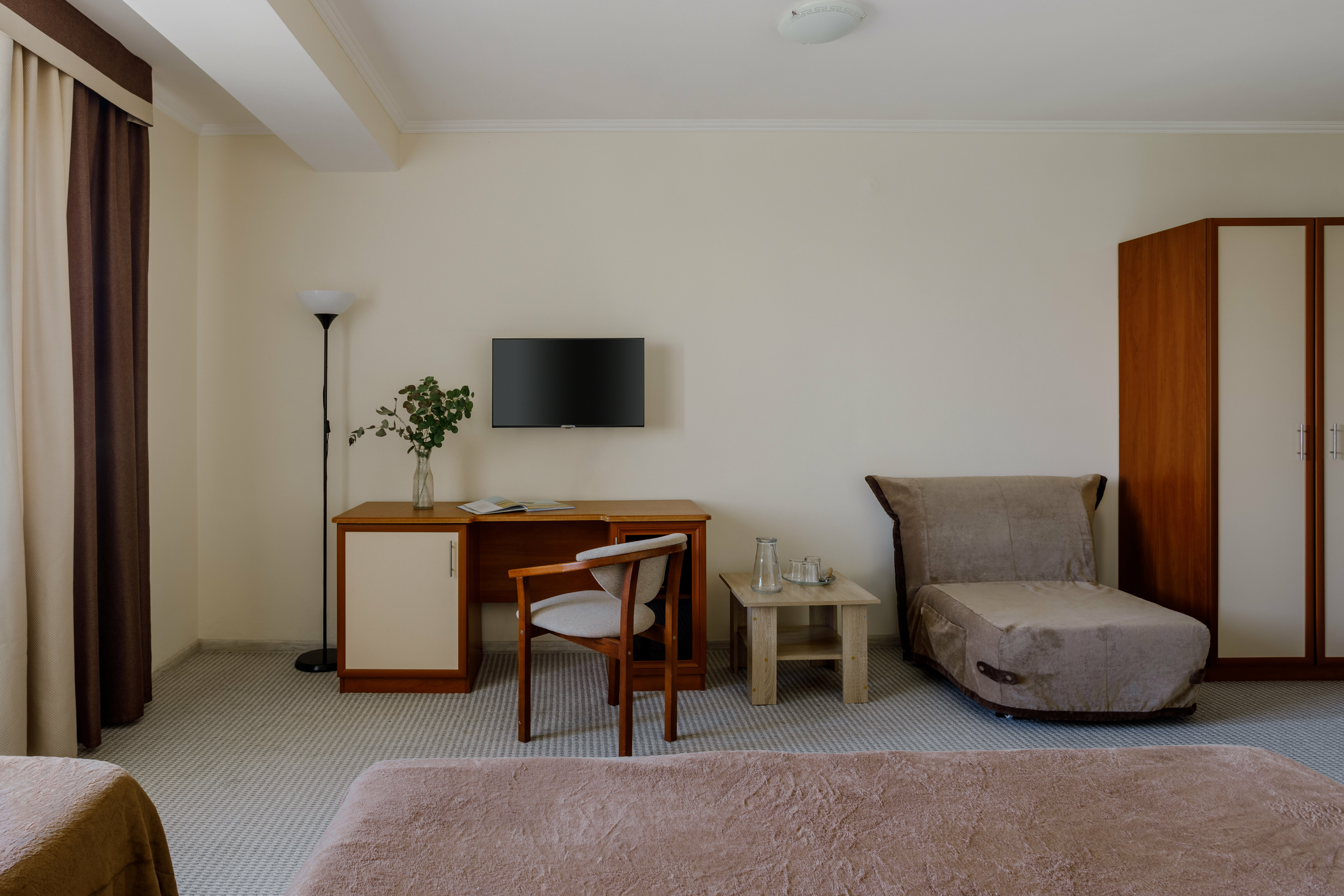 Номер-студия с диваном-кроватью