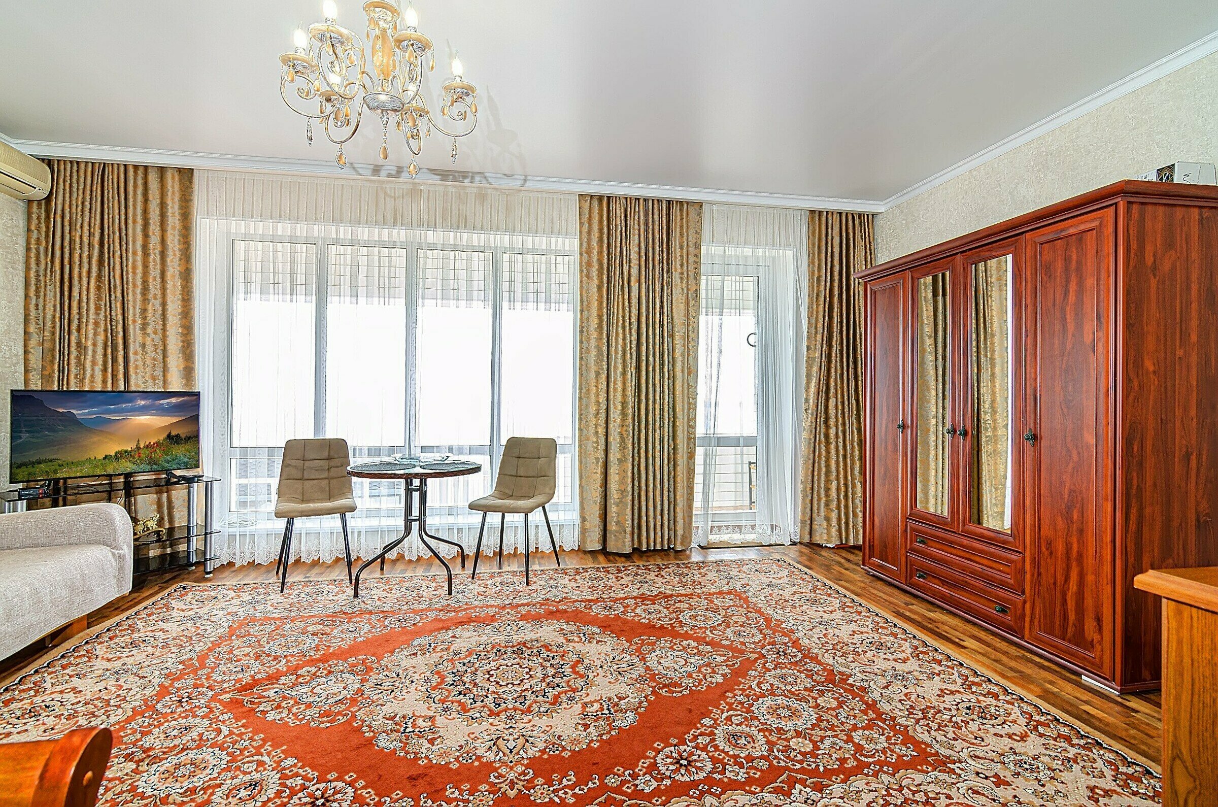 Люкс с кроватью размера «king-size» и балконом