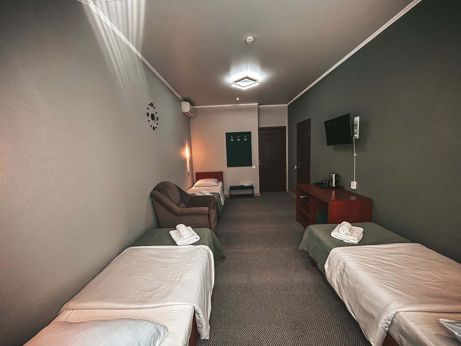 Трехместный номер с балконом