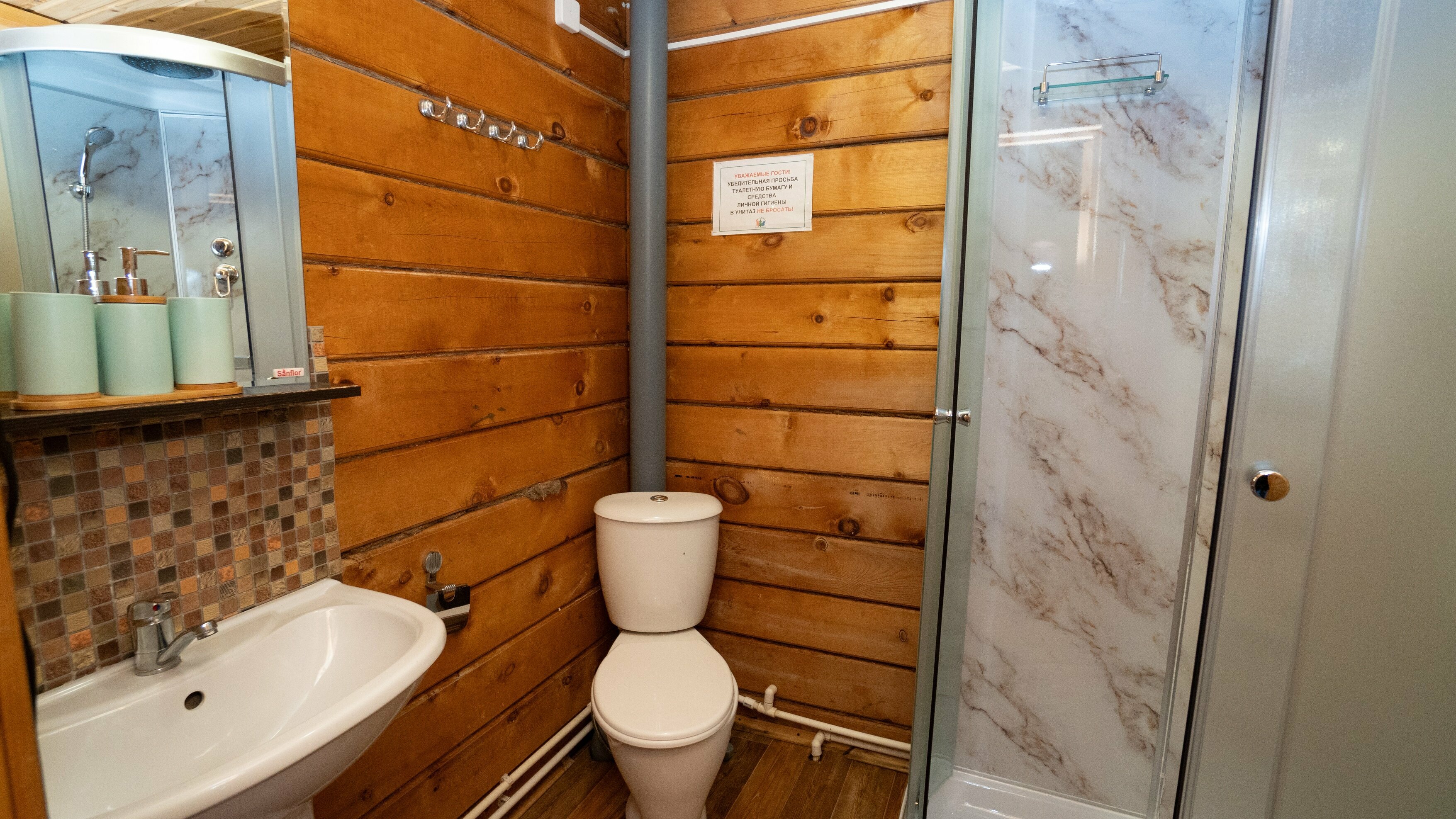 Cемейный номер с собственной ванной комнатой