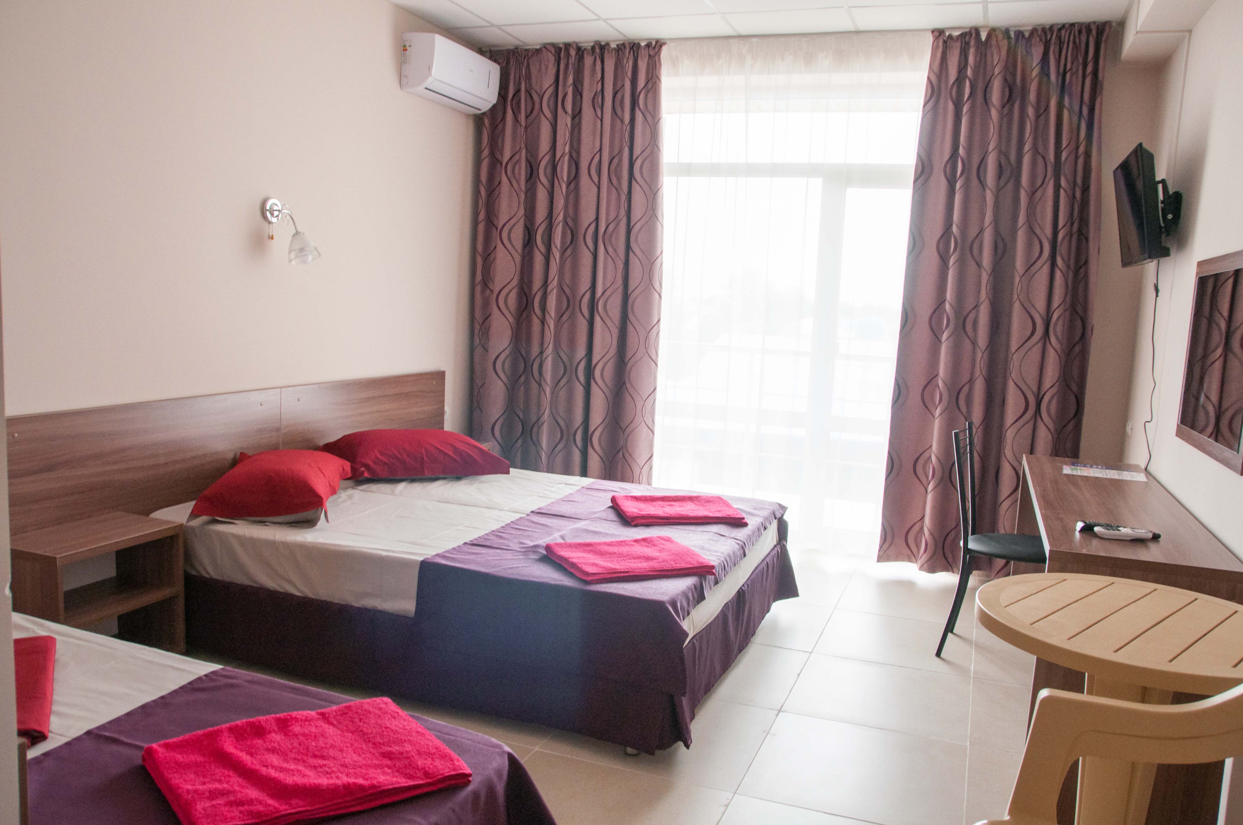 Трехместный номер с балконом