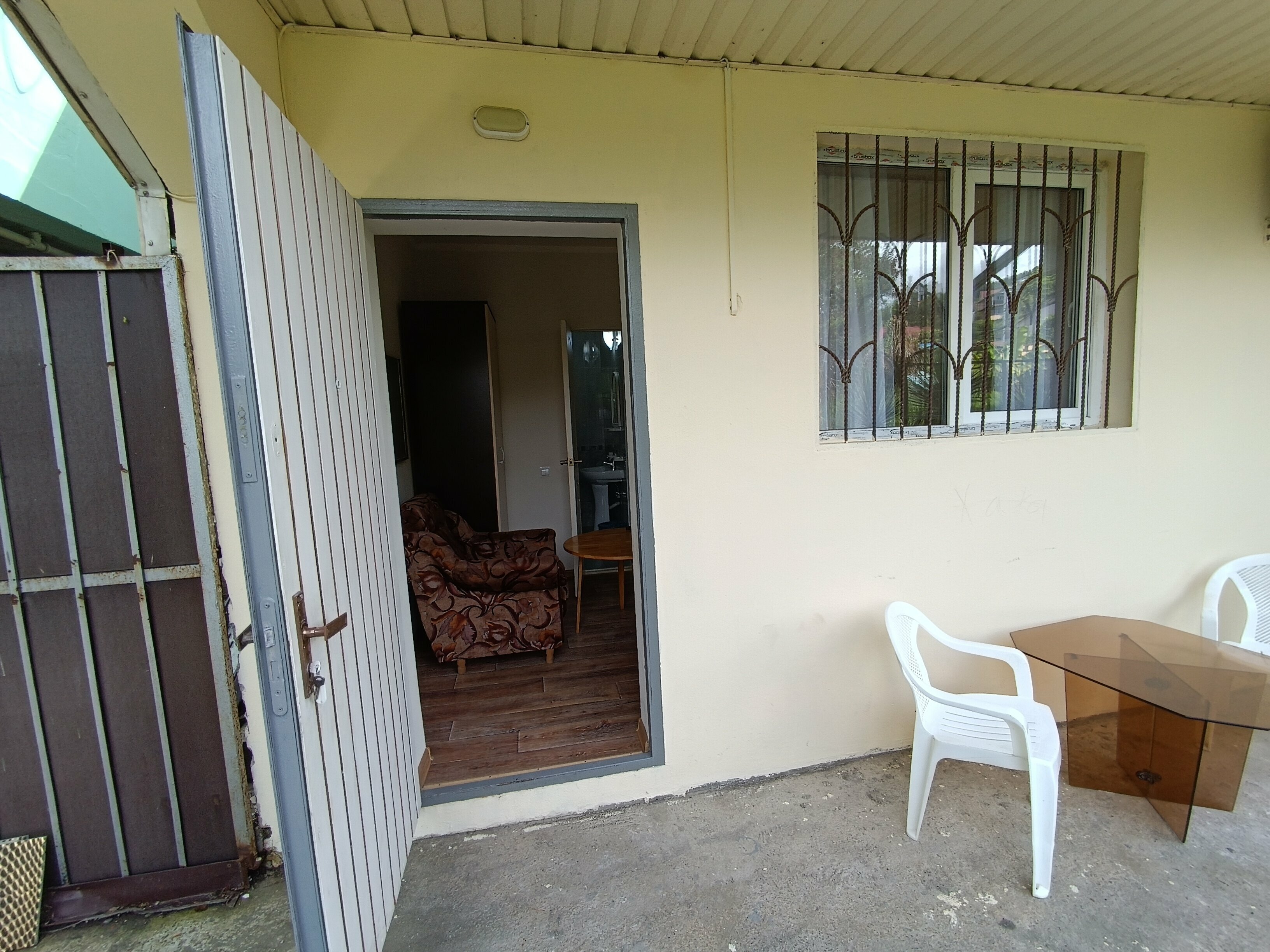 Трехместный номер с видом на сад