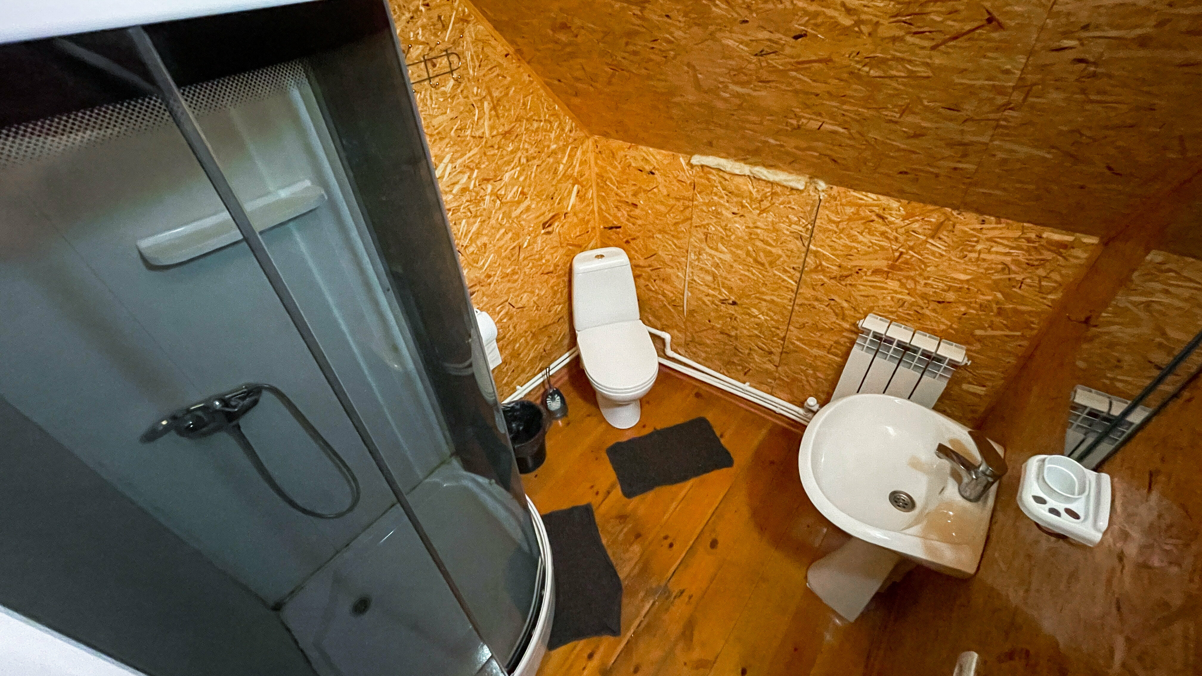 Четырехместный номер с общей ванной комнатой