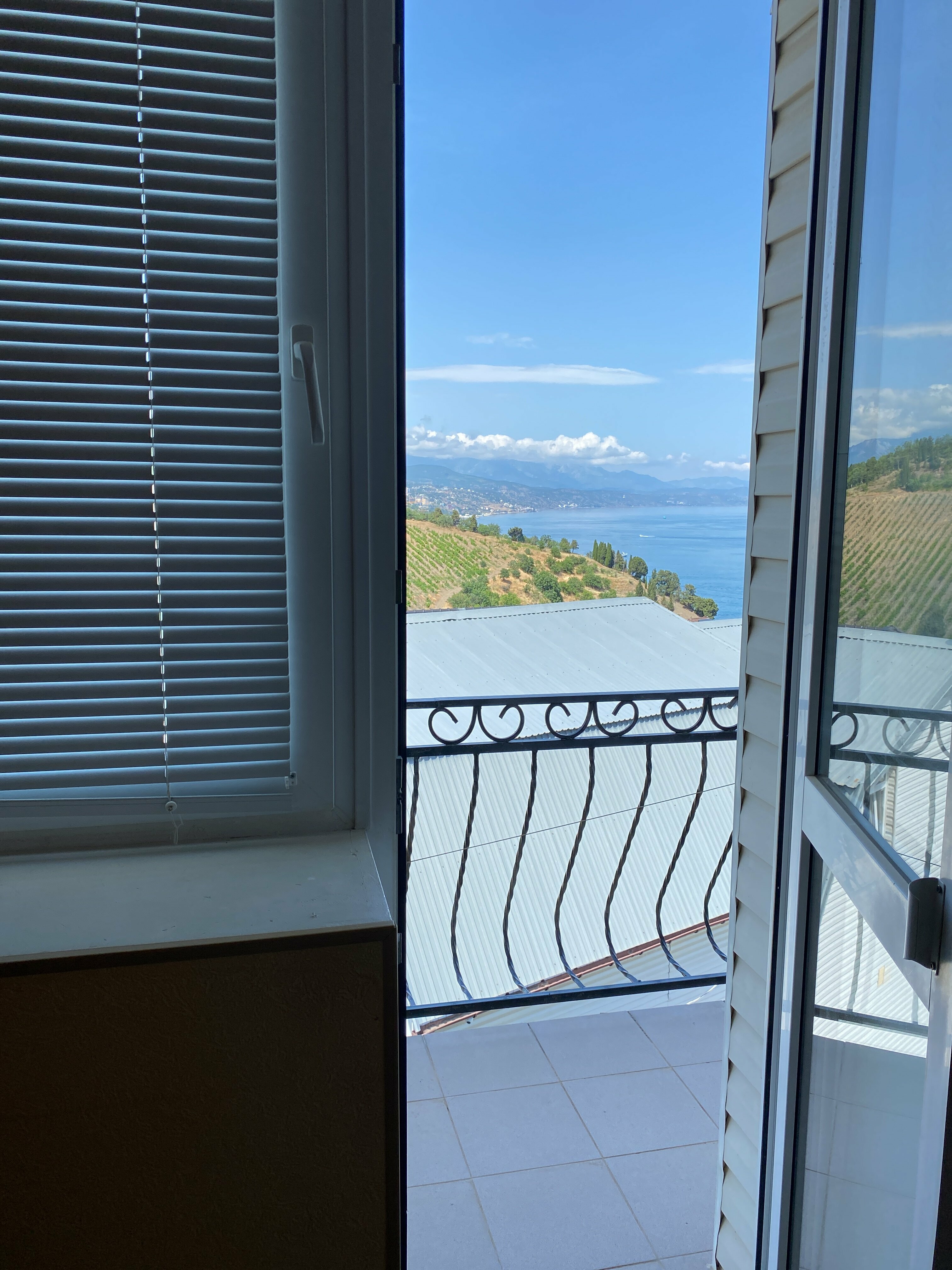 Семейный номер с видом на море