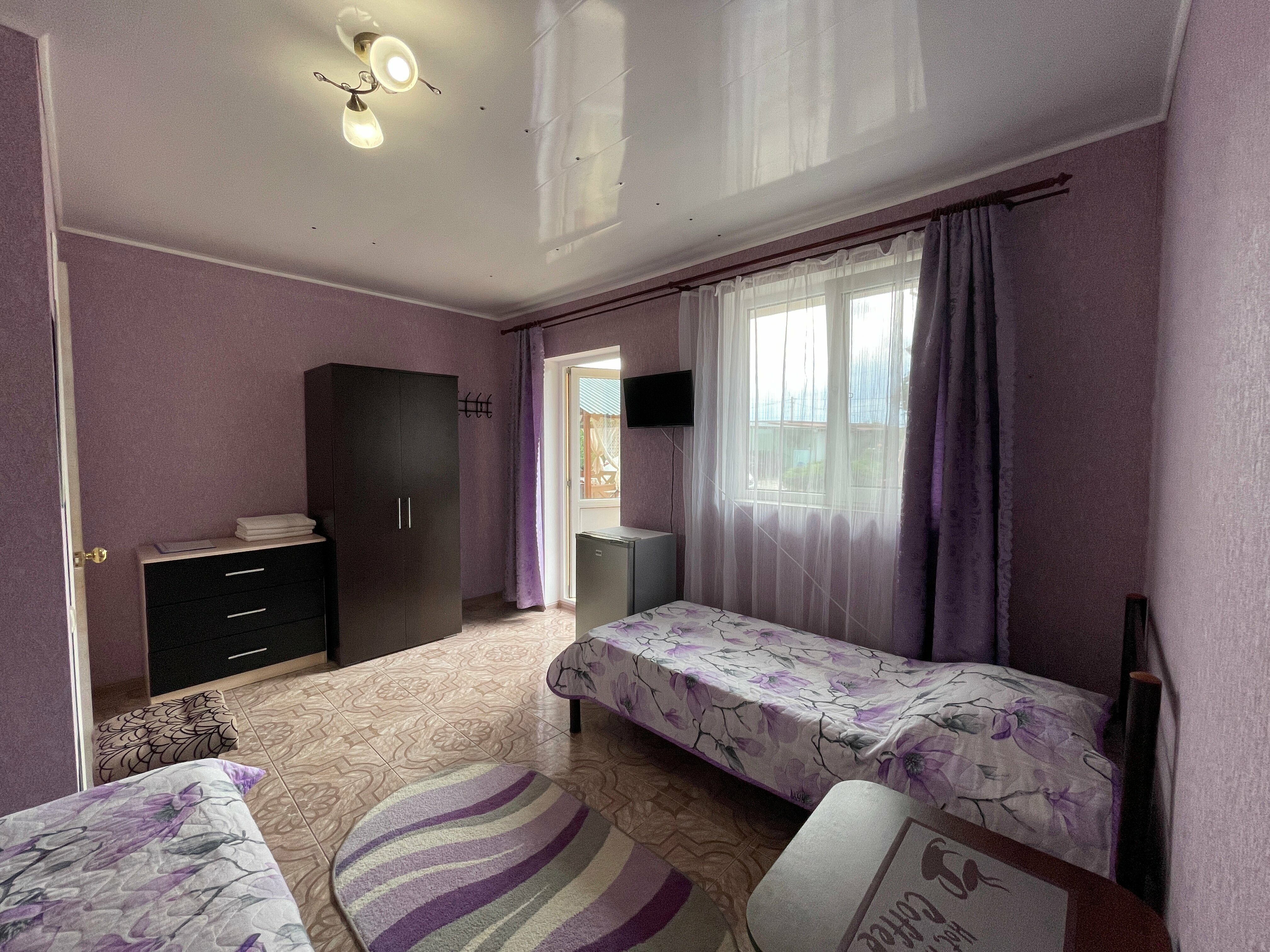 Трехместный номер «Комфорт» с душем