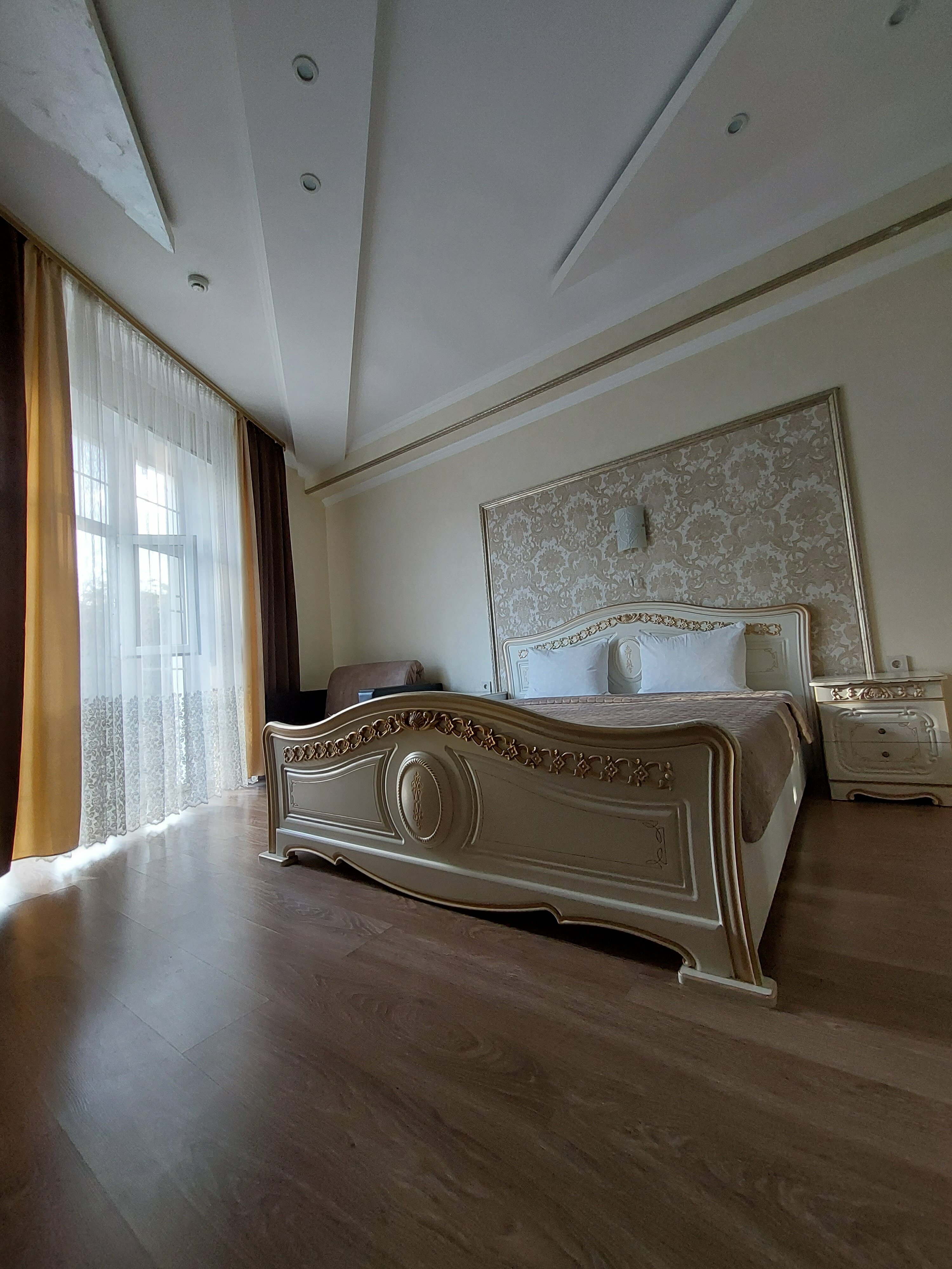 Трехместный номер с окном