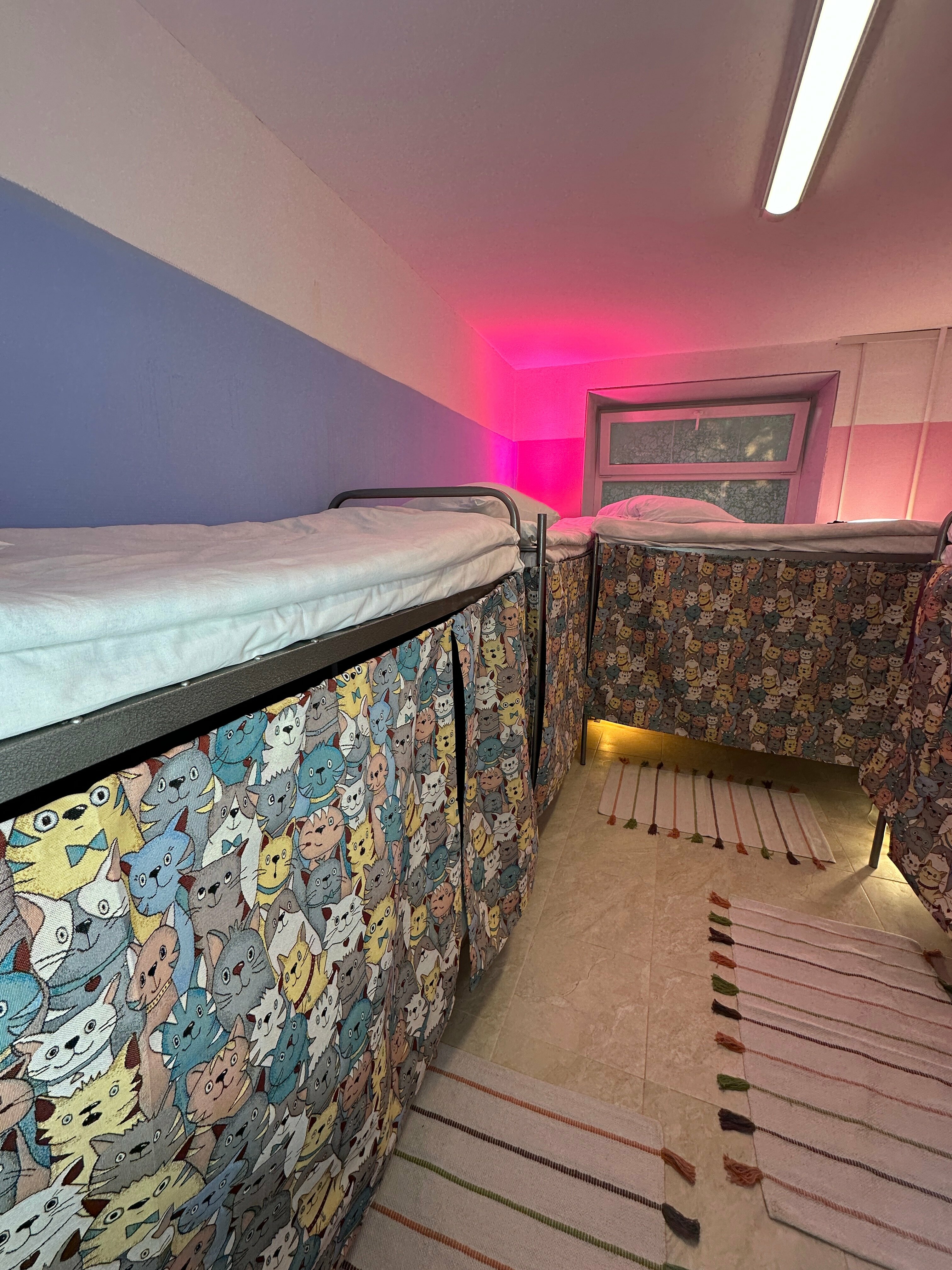 Кровать в общем номере для мужчин