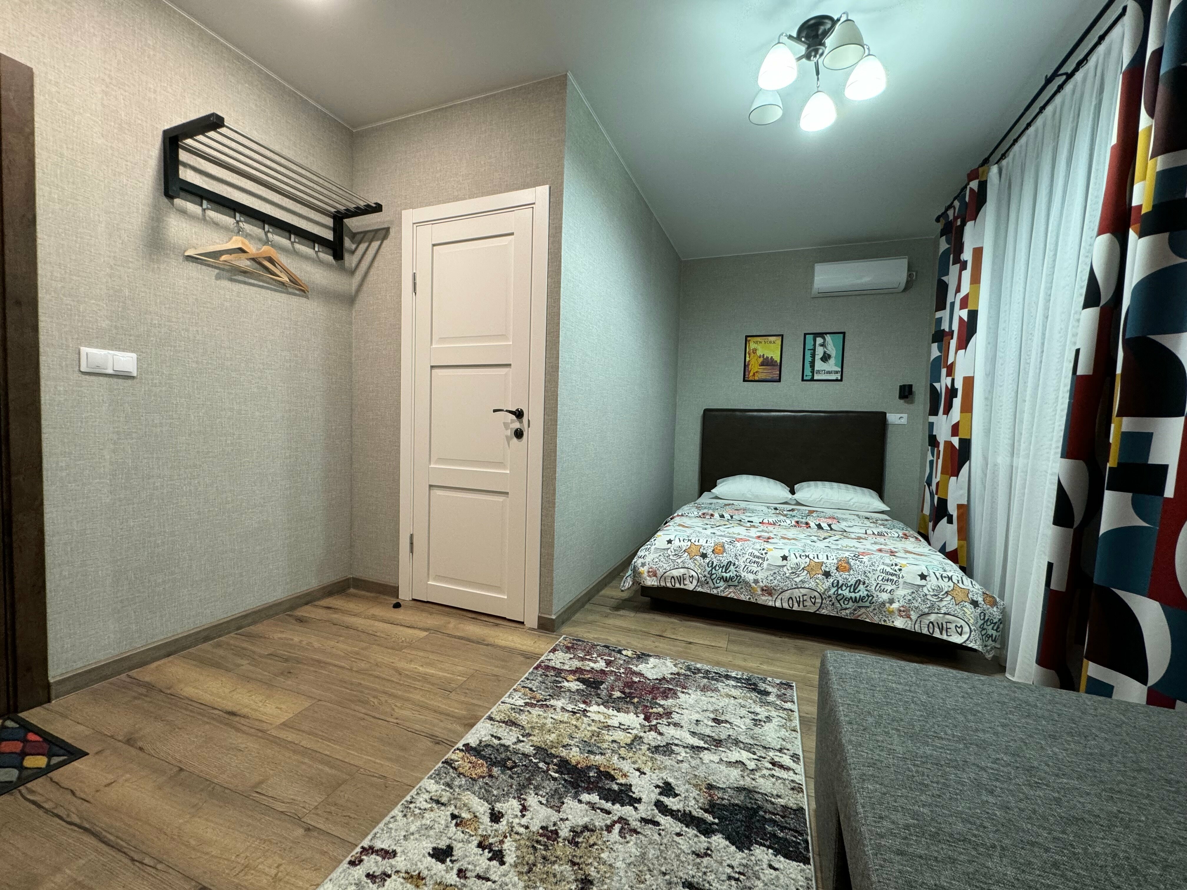 Трехместный номер «Комфорт» с душем