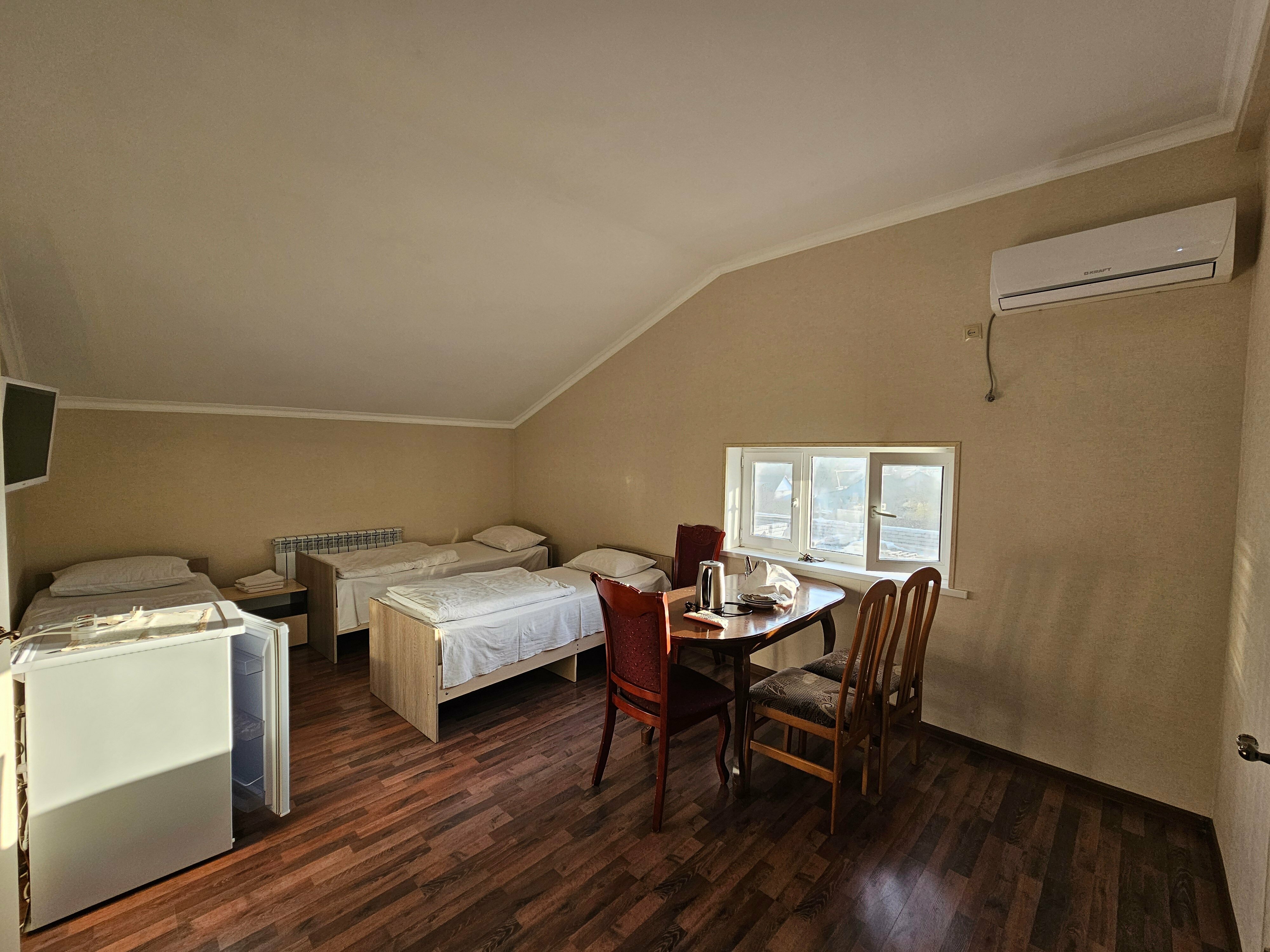 Cемейный номер с собственной ванной комнатой