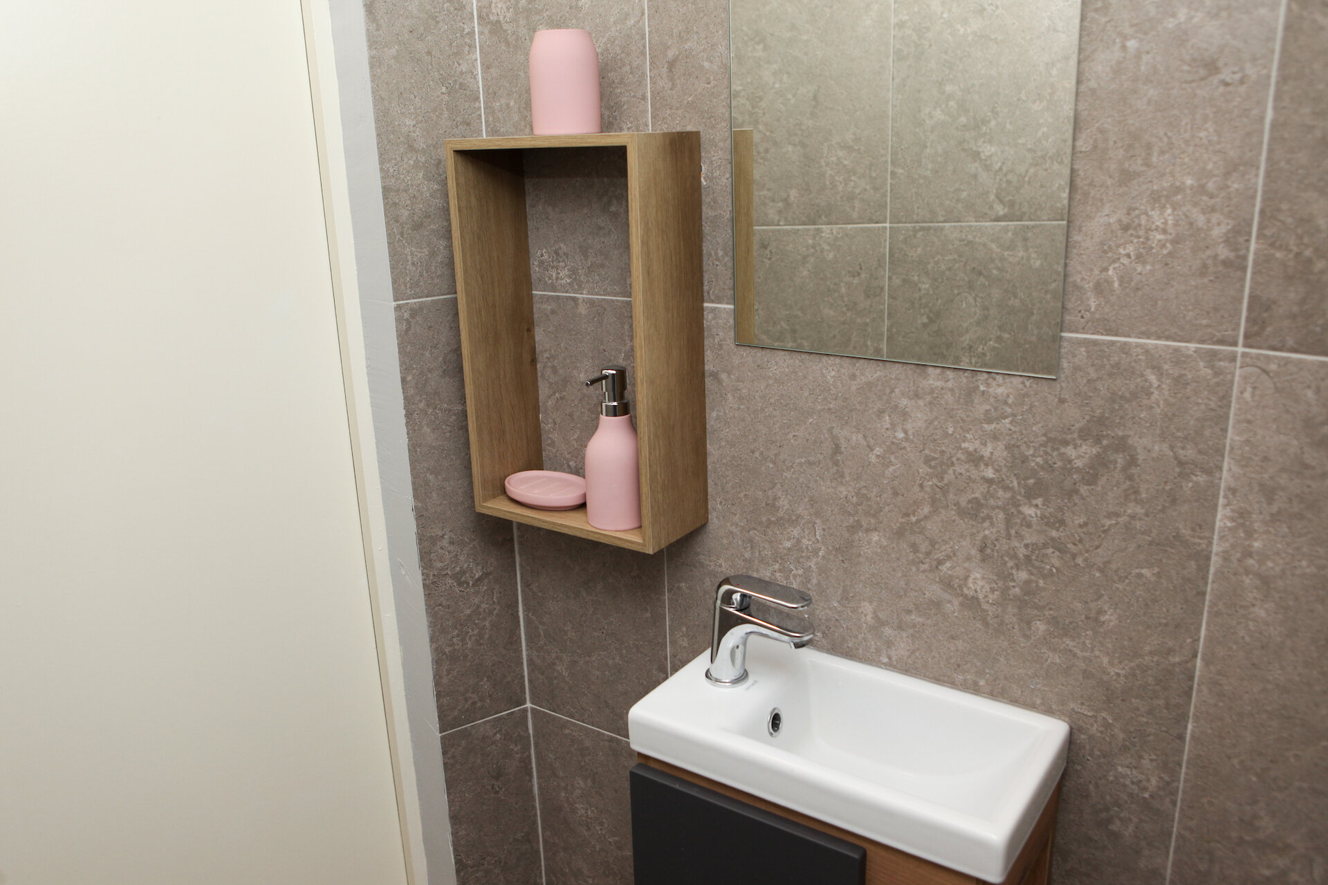 Четырехместный номер с душем