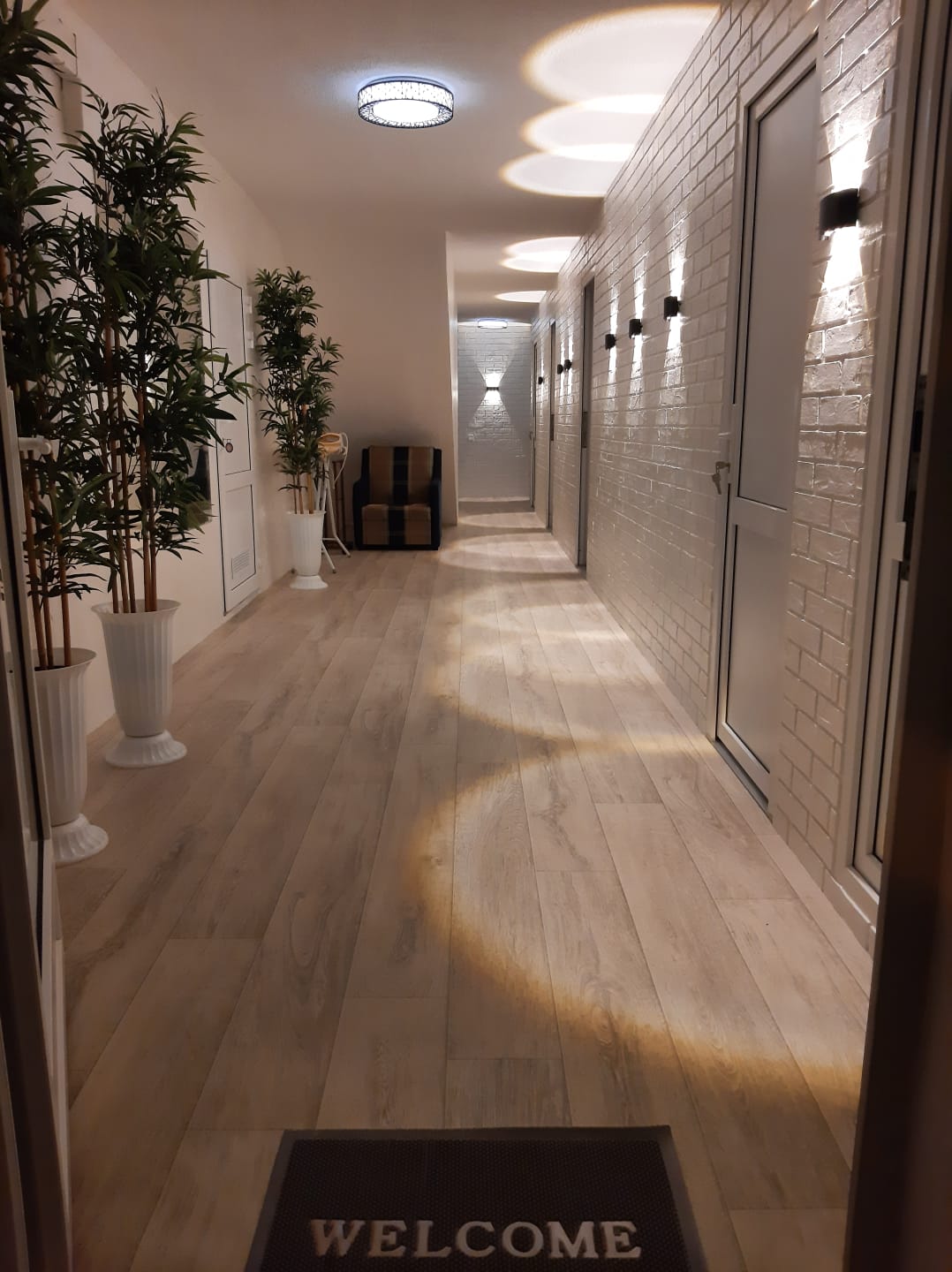 4- местная комната со своим с/у рядом с комнатой