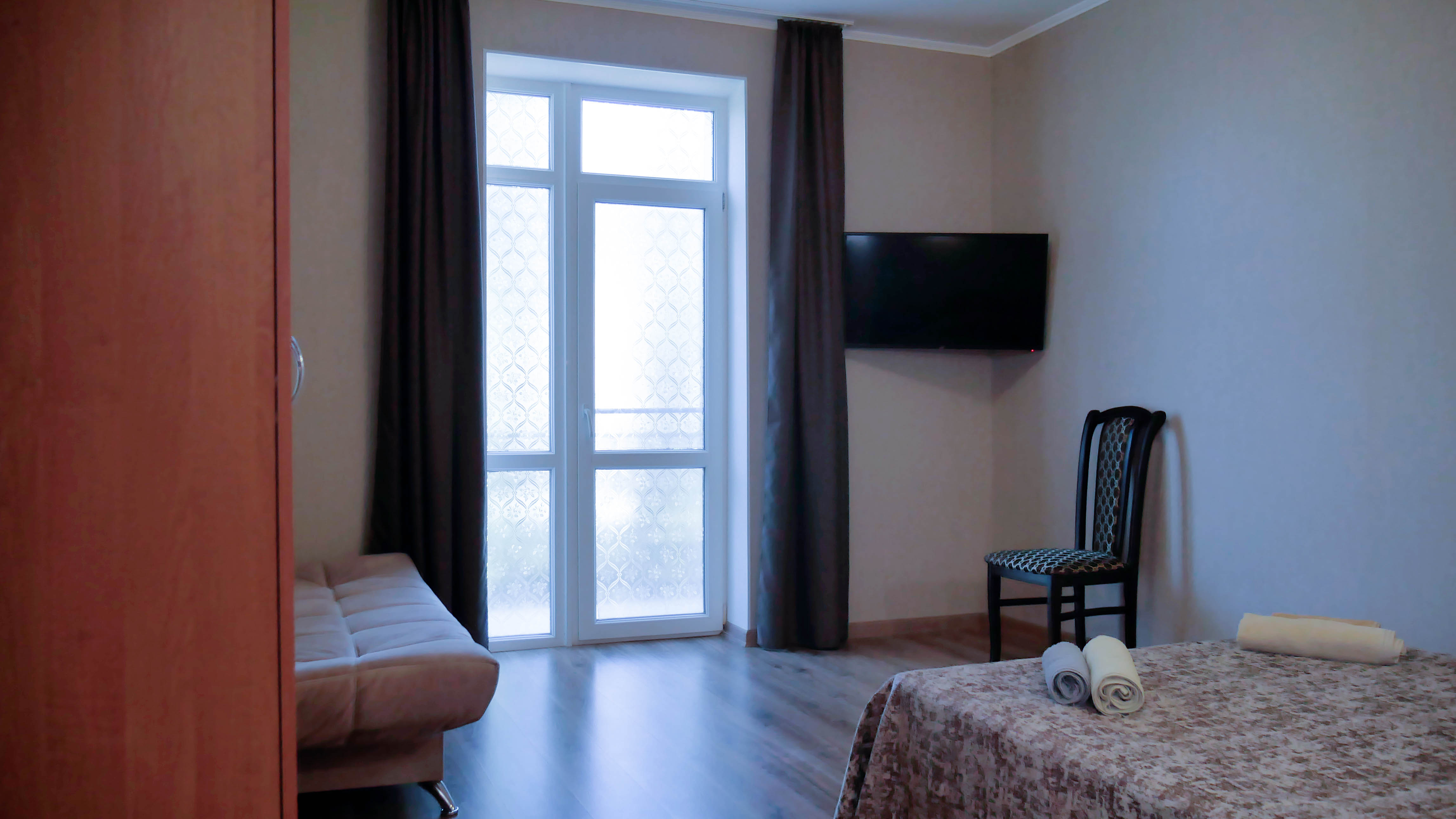 Cемейный номер с собственной ванной комнатой