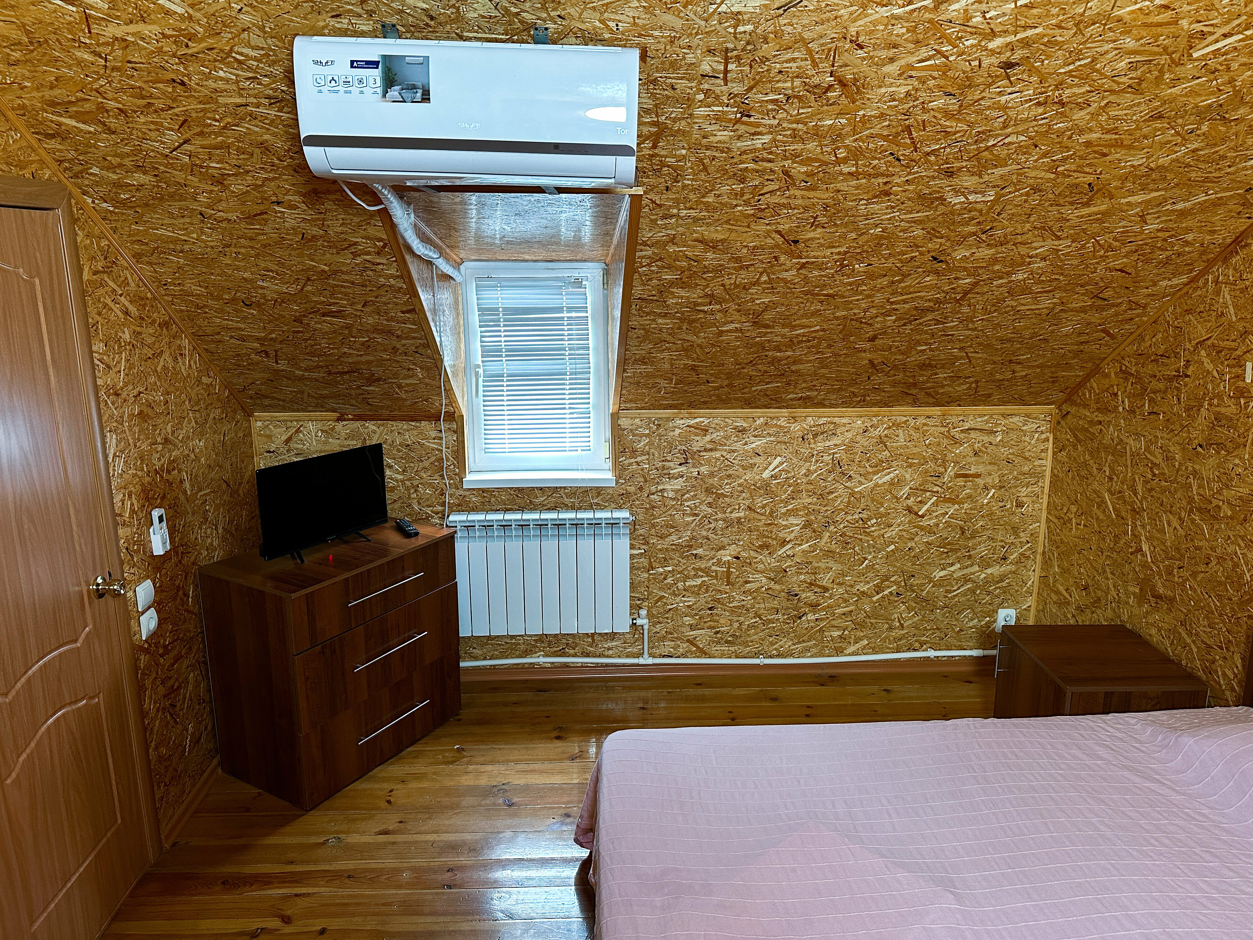 Трехместный номер «Комфорт» с душем