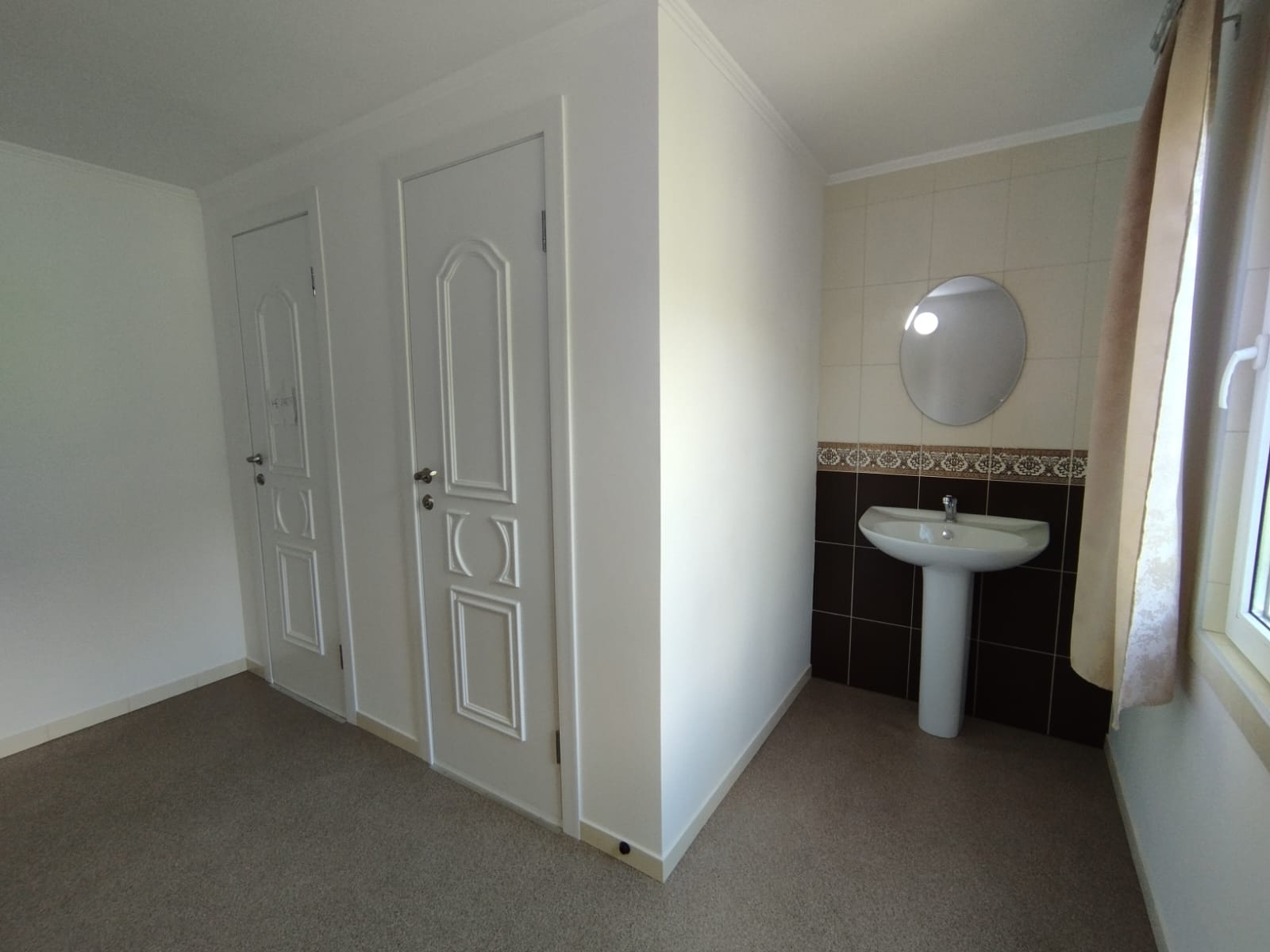 Двухместный номер эконом-класса с 2 отдельными кроватями