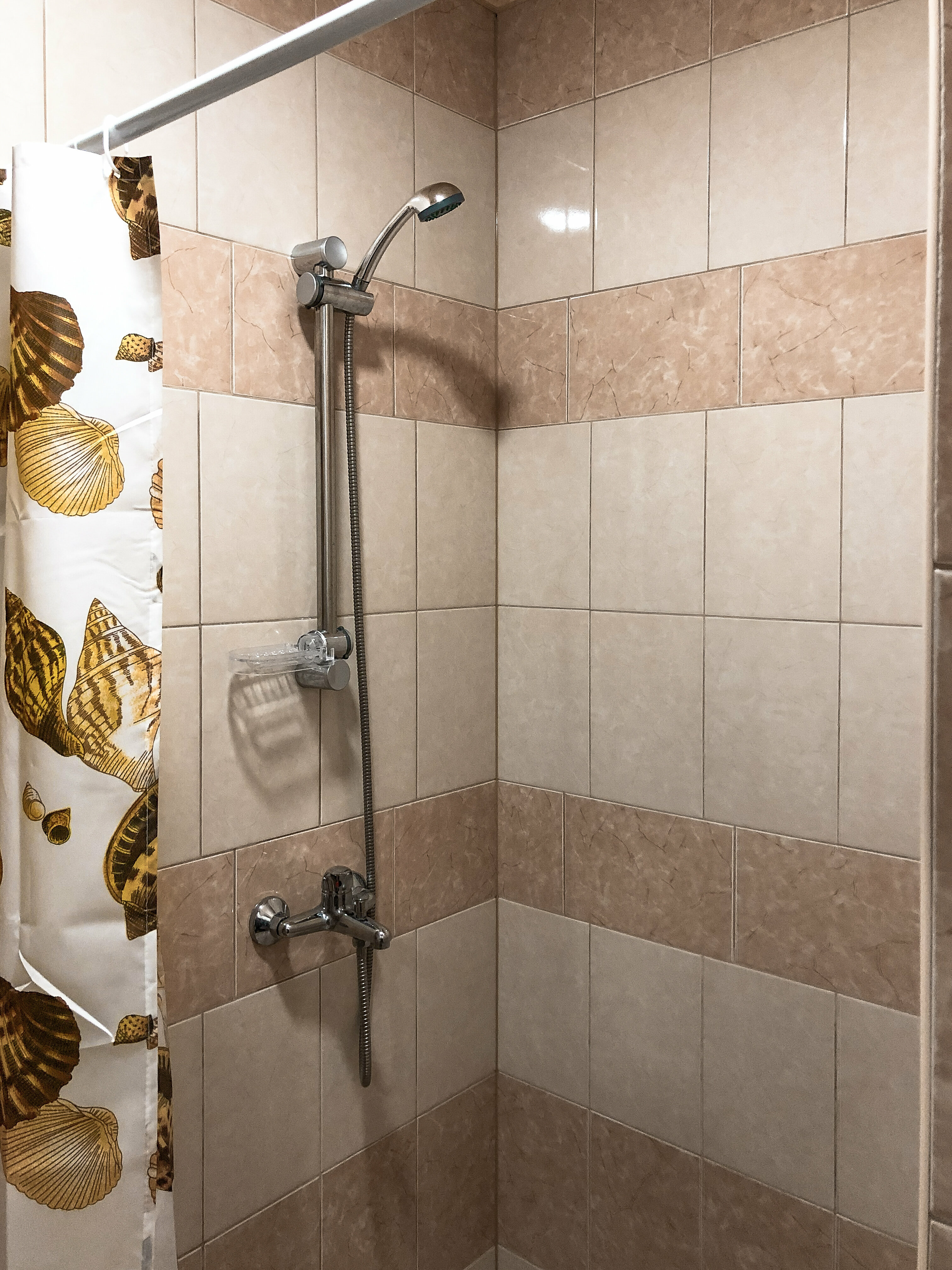 Трехместный номер с видом на озеро