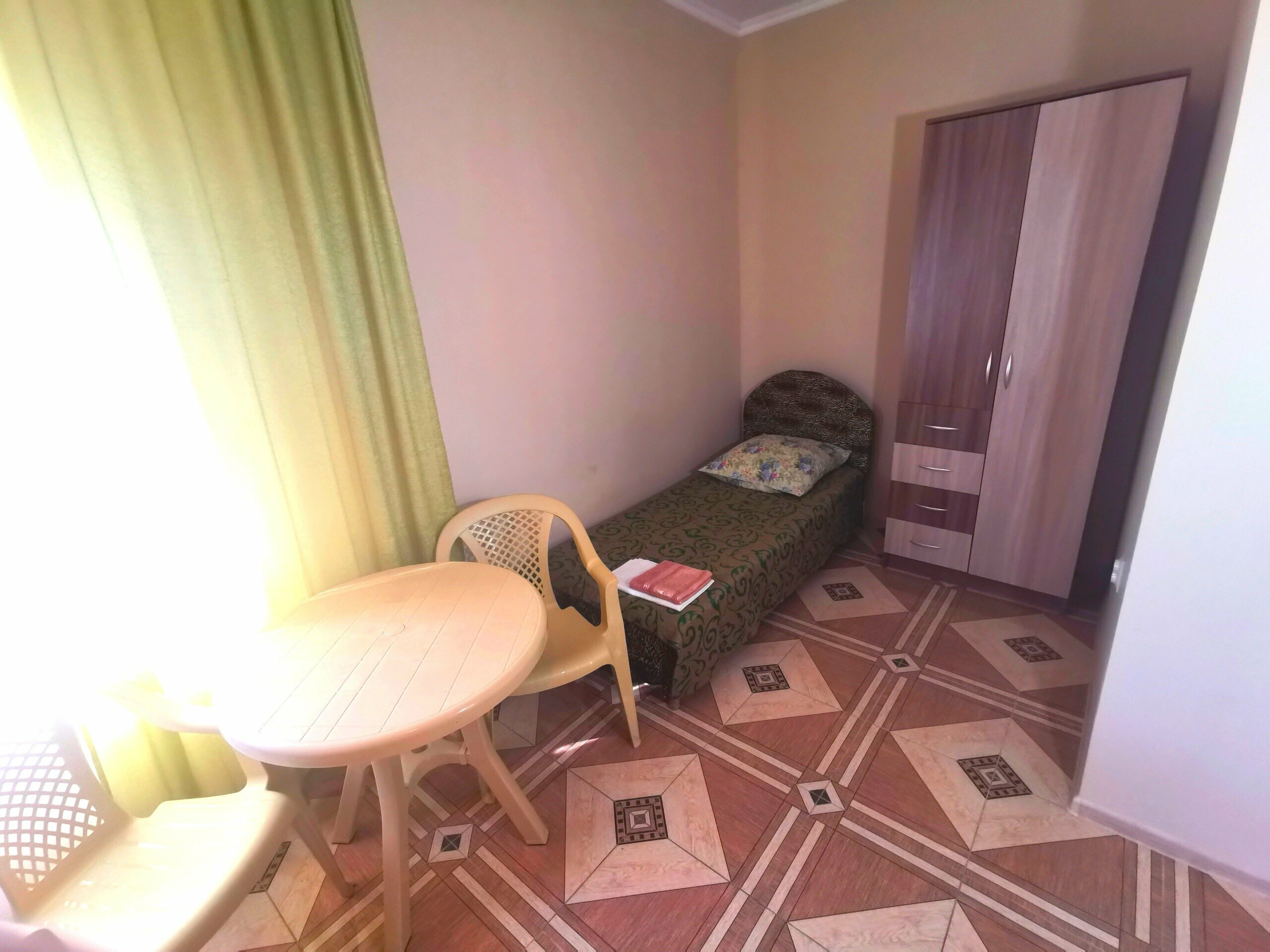 Четырехместный номер с душем