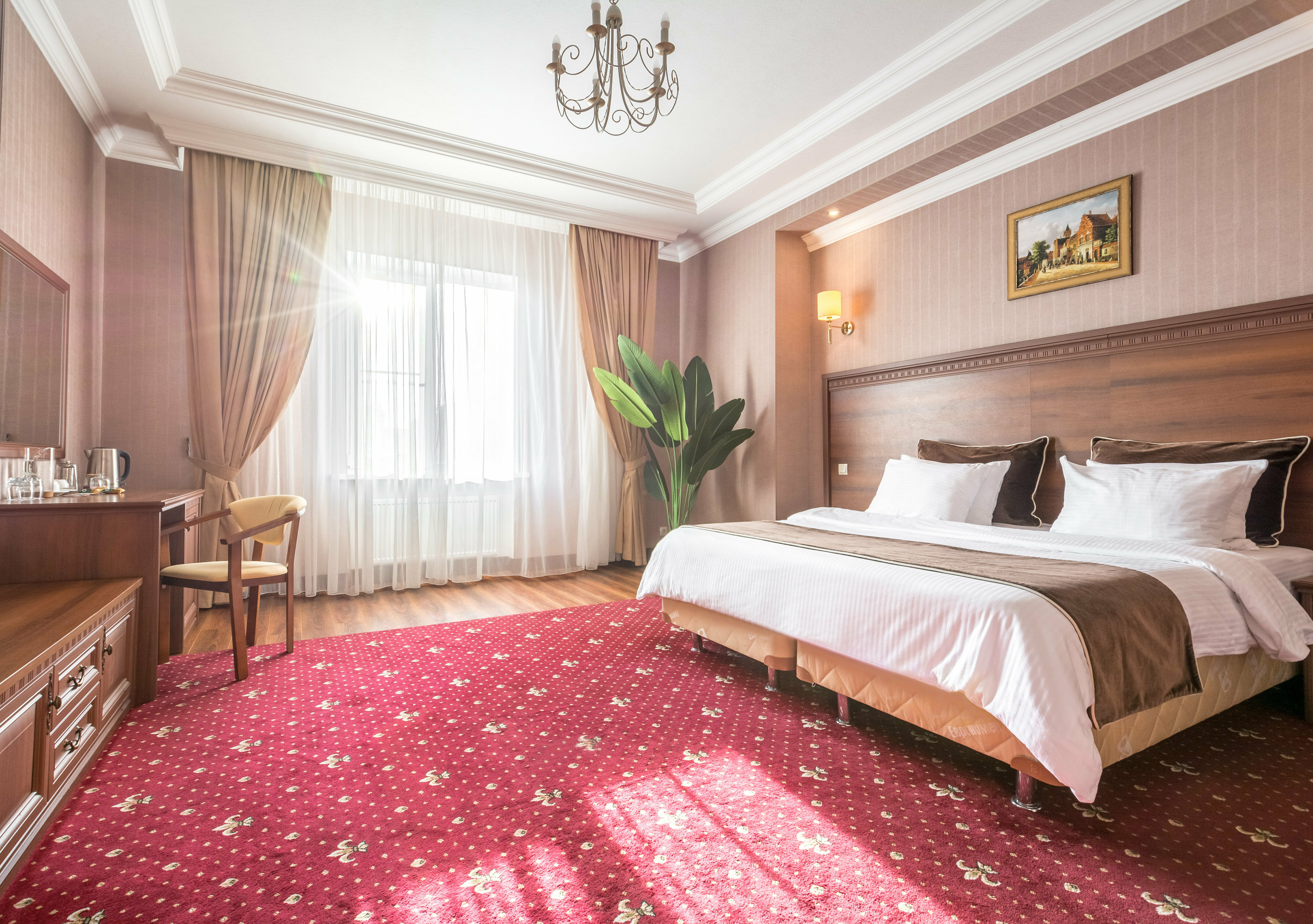 Комфорт+ (просторный номер с высокими потолками, 3,2 м).