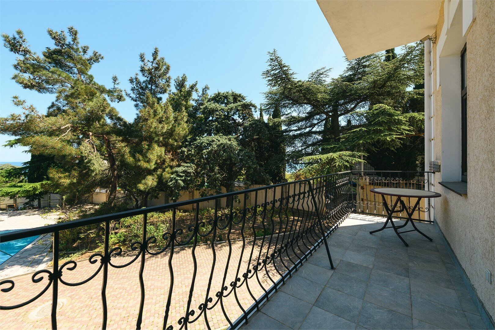 17 Полулюкс , вид на море, балкон 1 этаж