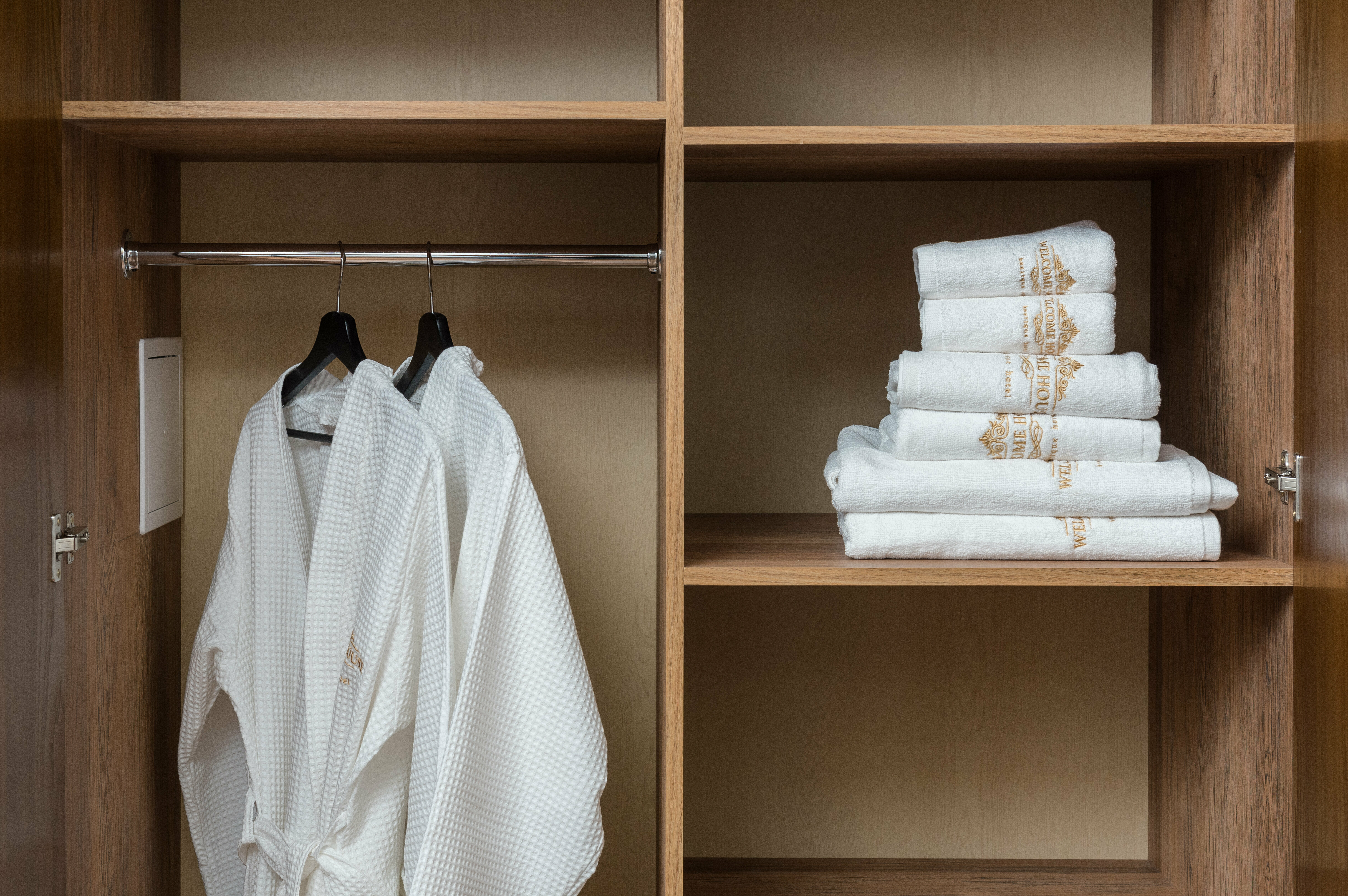 Двухместный номер с двуспальной кроватью и дополнительной кроватью