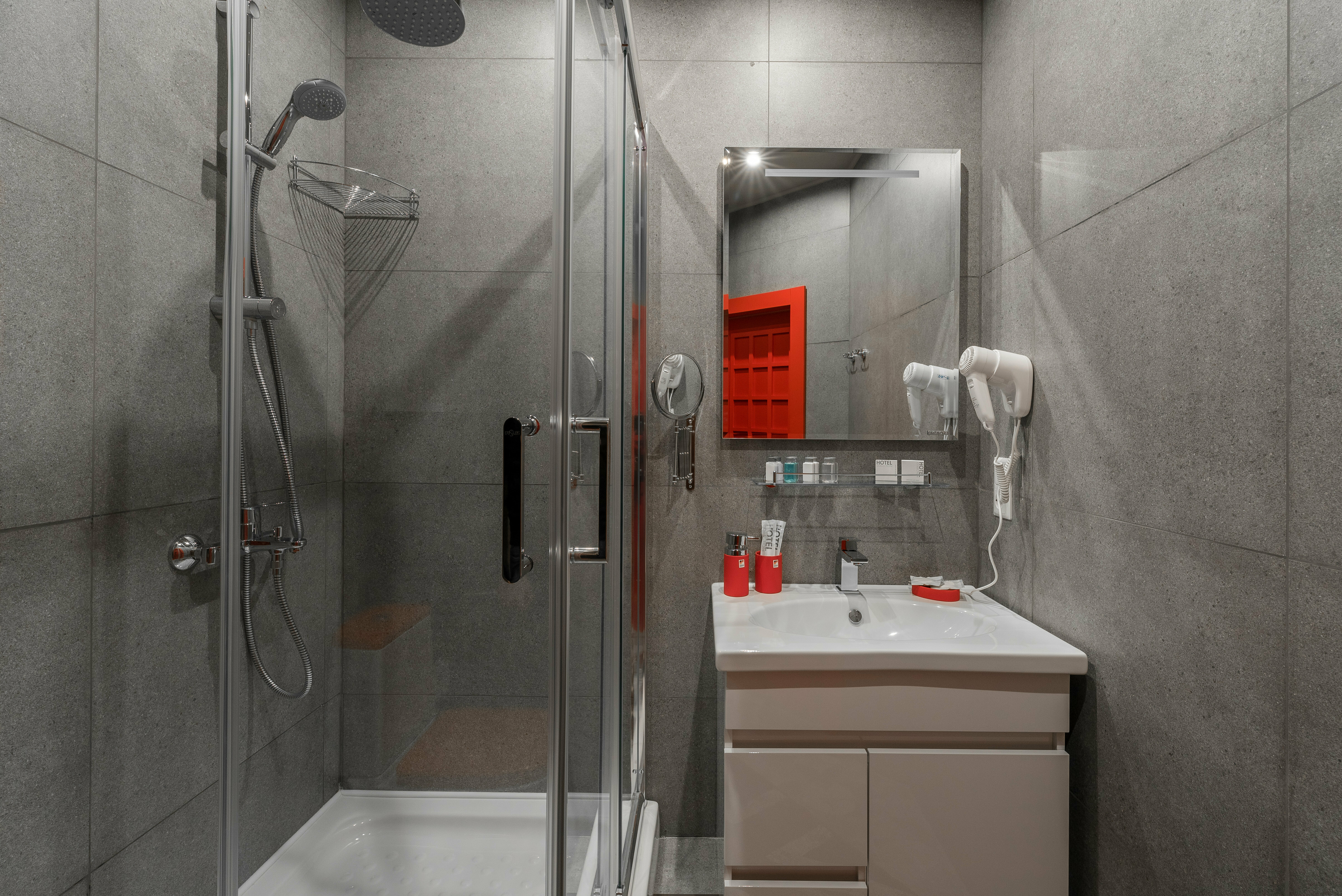 Двухместный номер с двуспальной кроватью и дополнительной кроватью