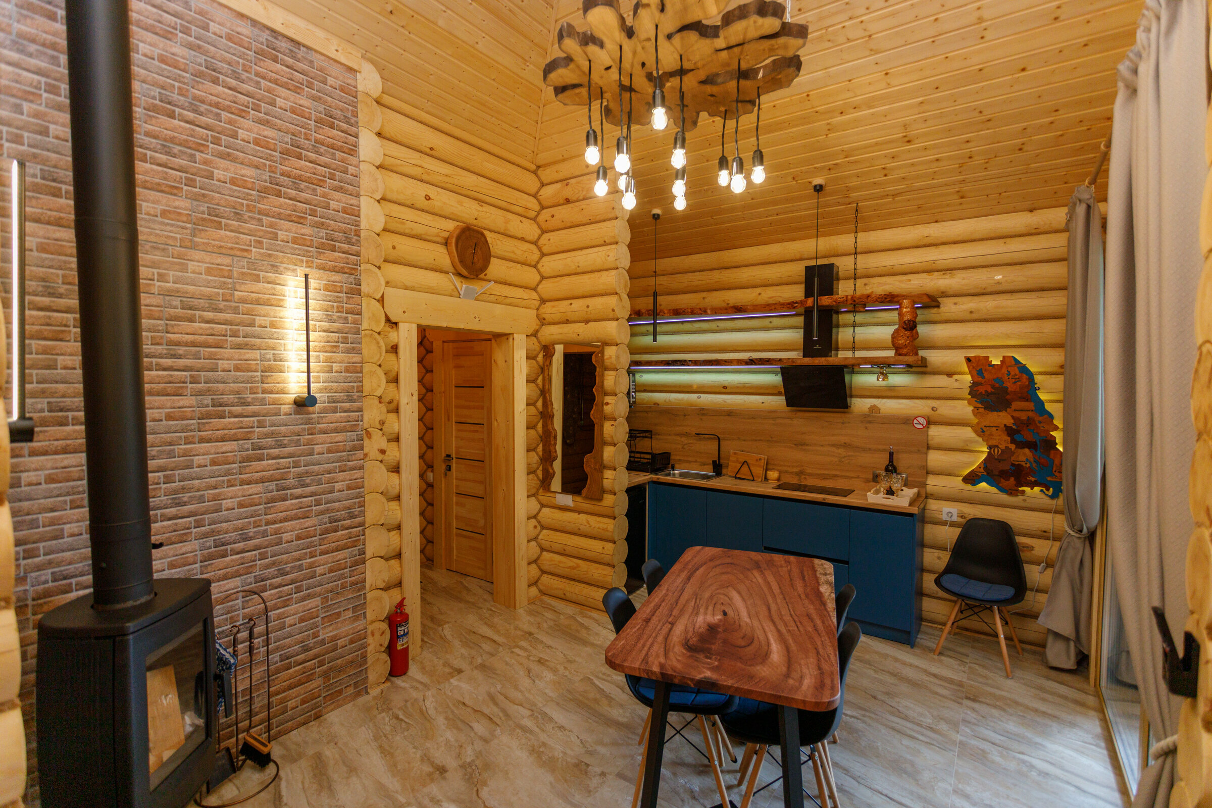 Дом с видом на озеро