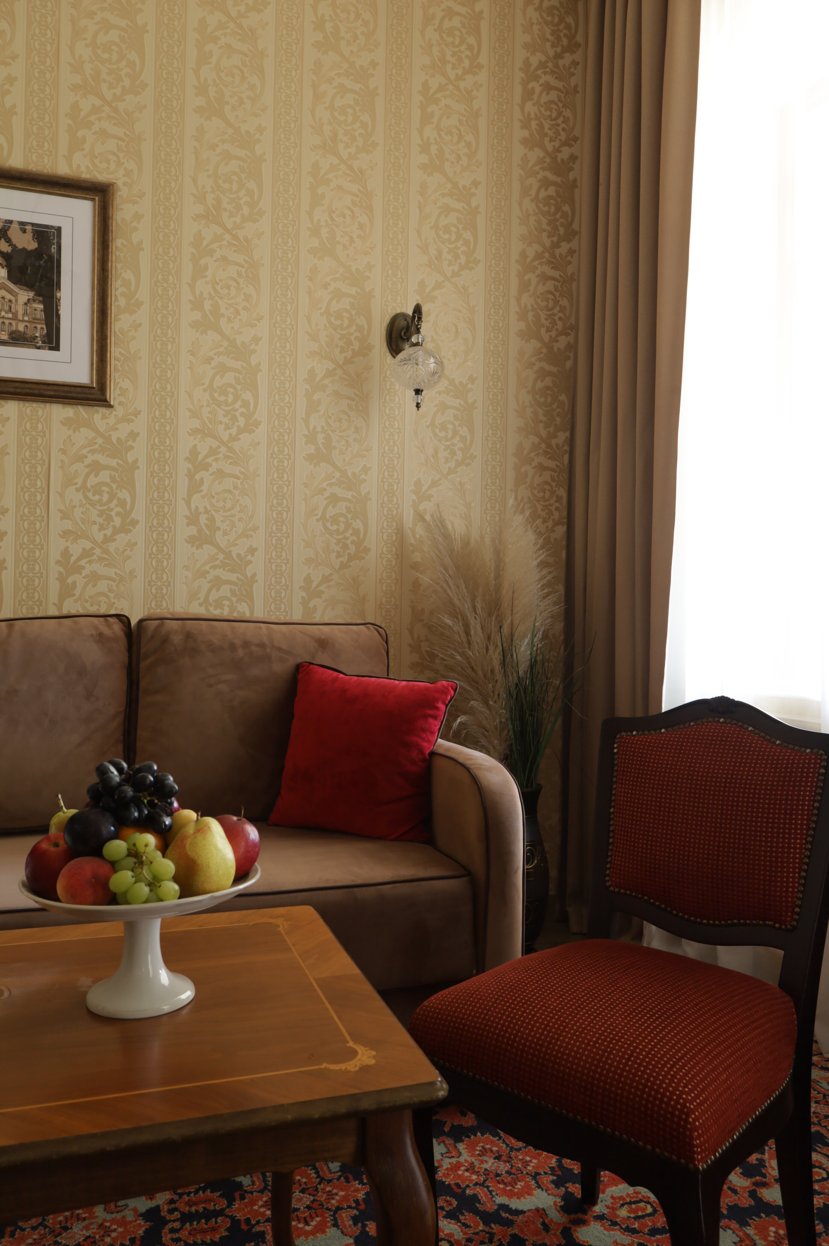 Сьюит двухкомнатный  с балконом и видом на море. Главный корпус 5*