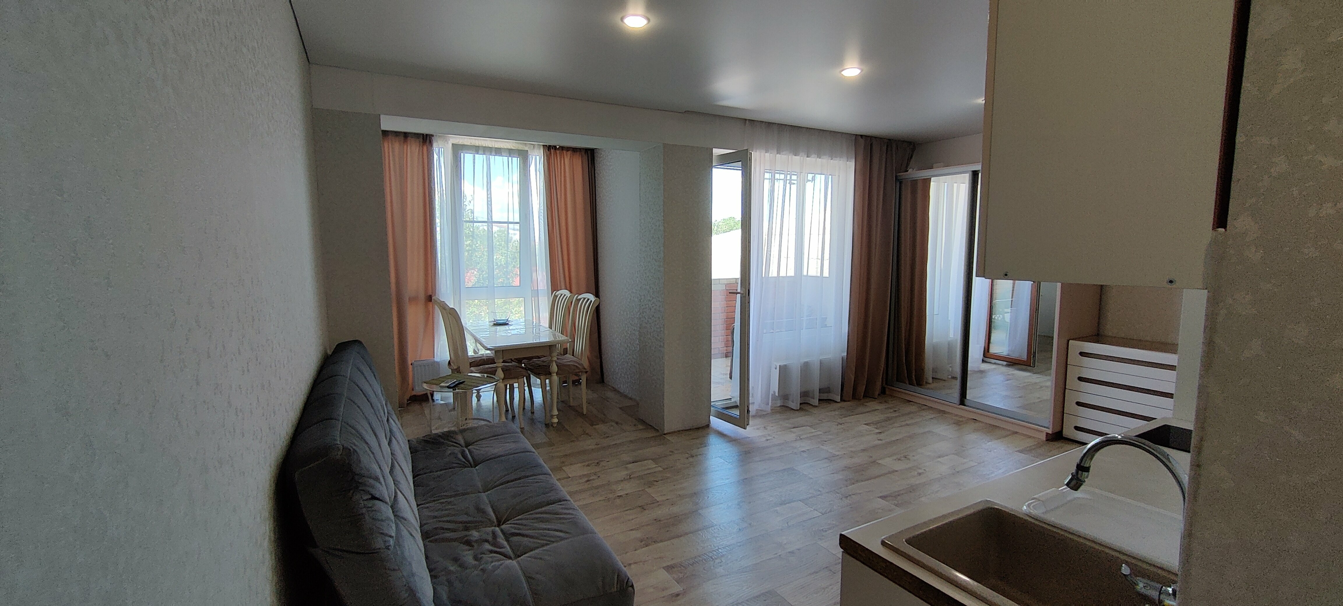 Апартаменты с балконом