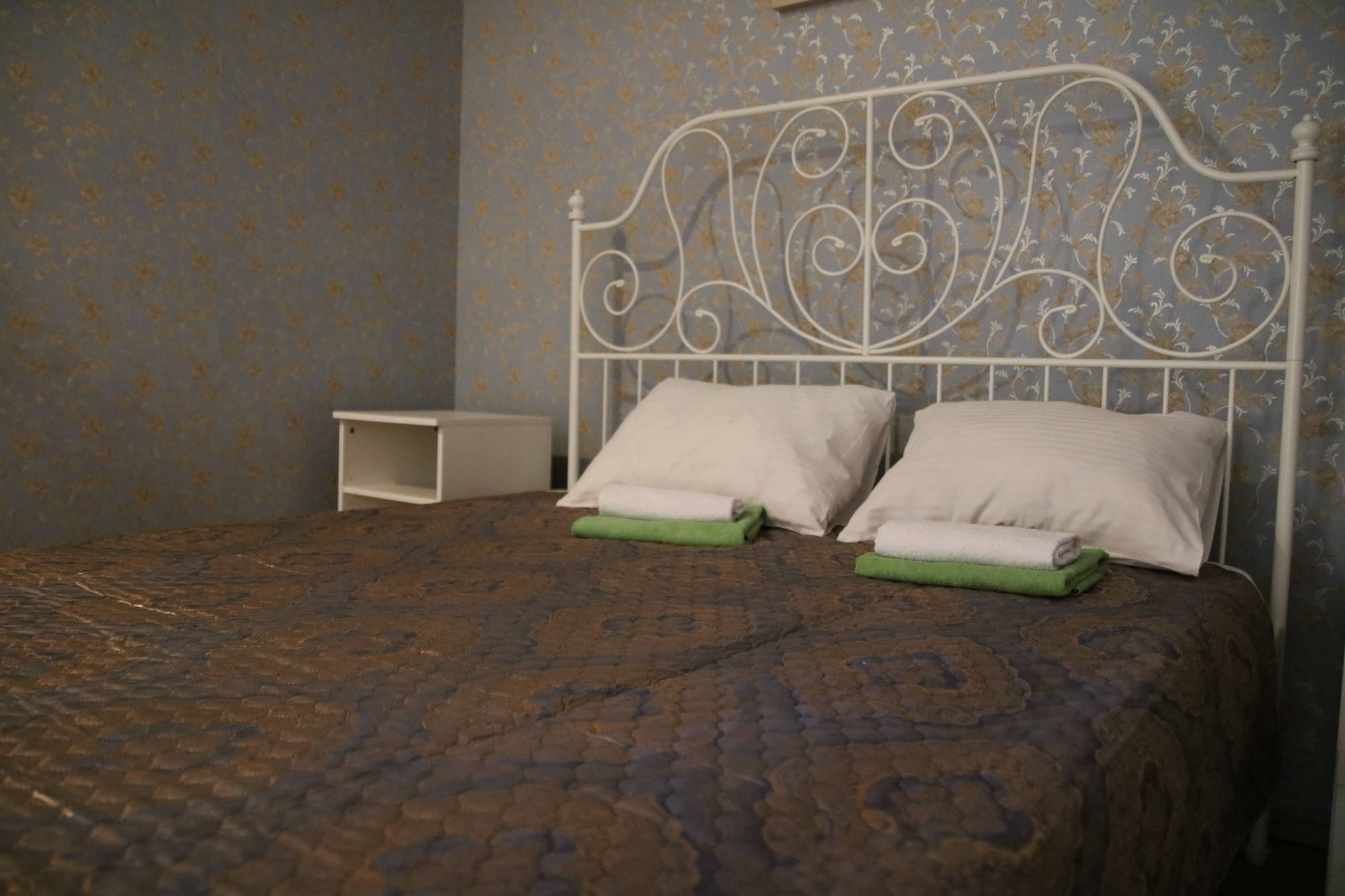 Семейный номер с общей ванной комнатой