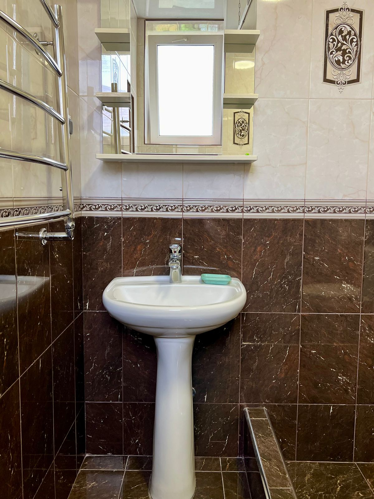 Трехместный номер с видом на озеро