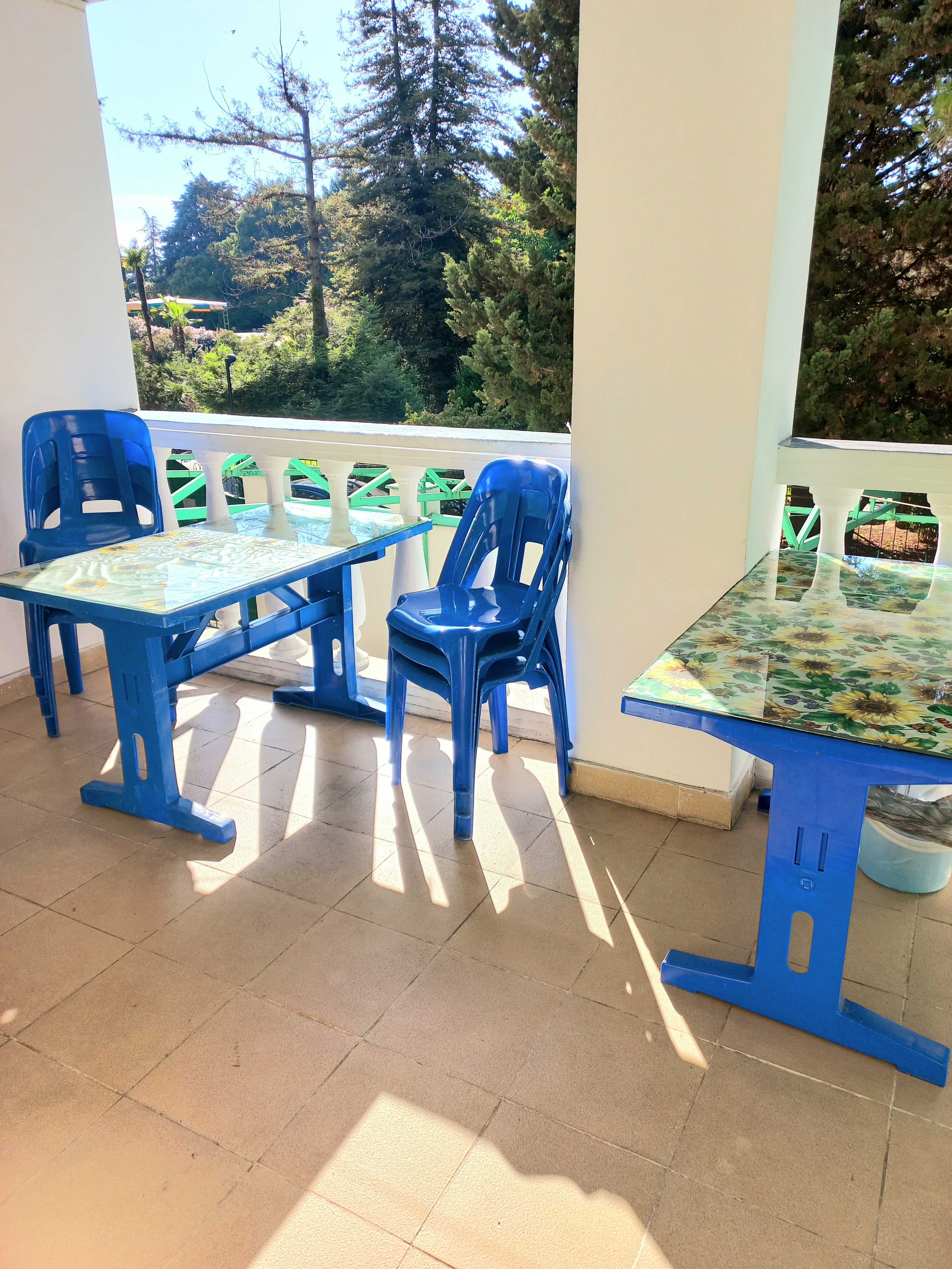 Двухместный номер с двуспальной кроватью и дополнительной кроватью