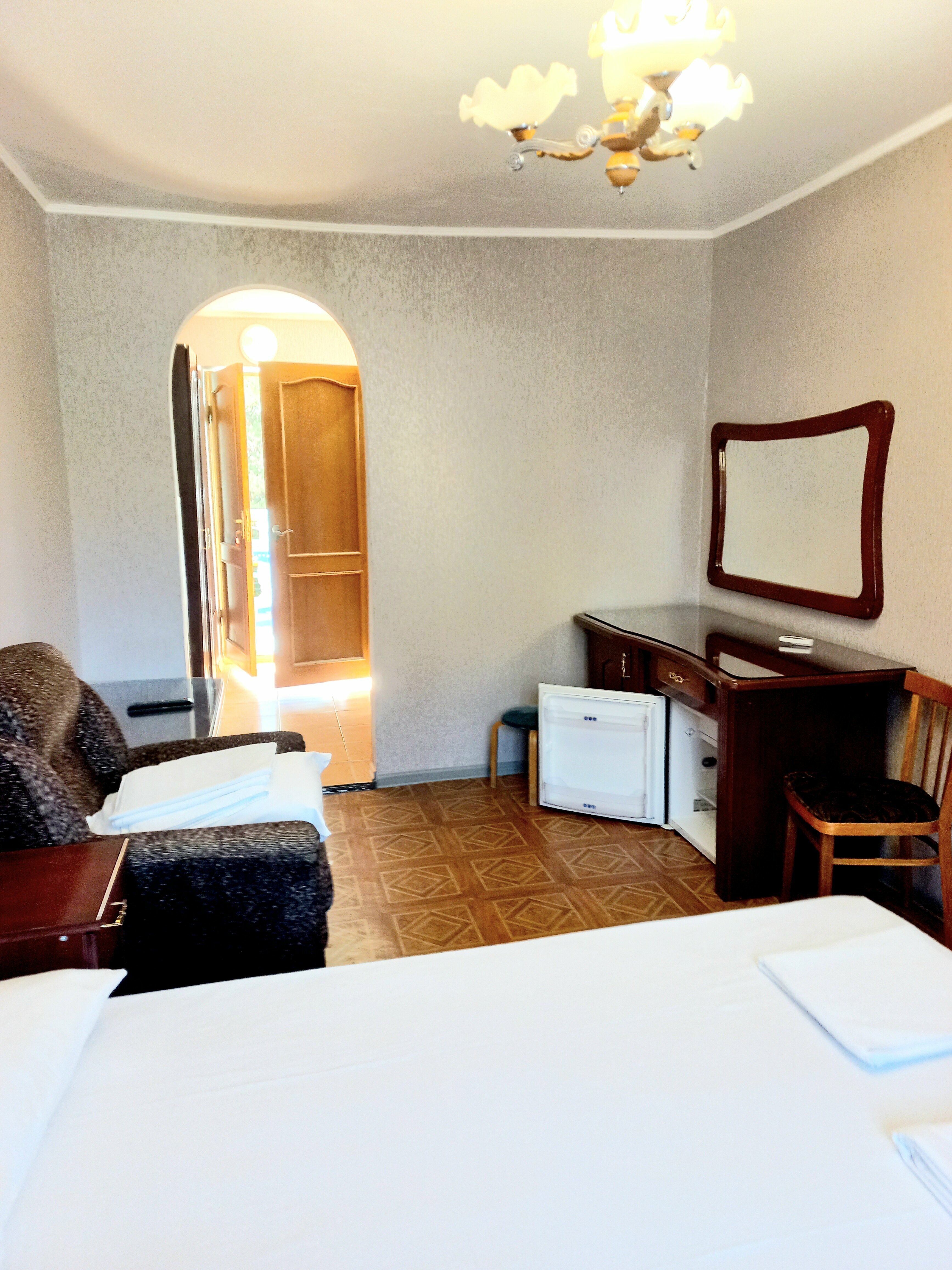 Двухместный номер с двуспальной кроватью и дополнительной кроватью