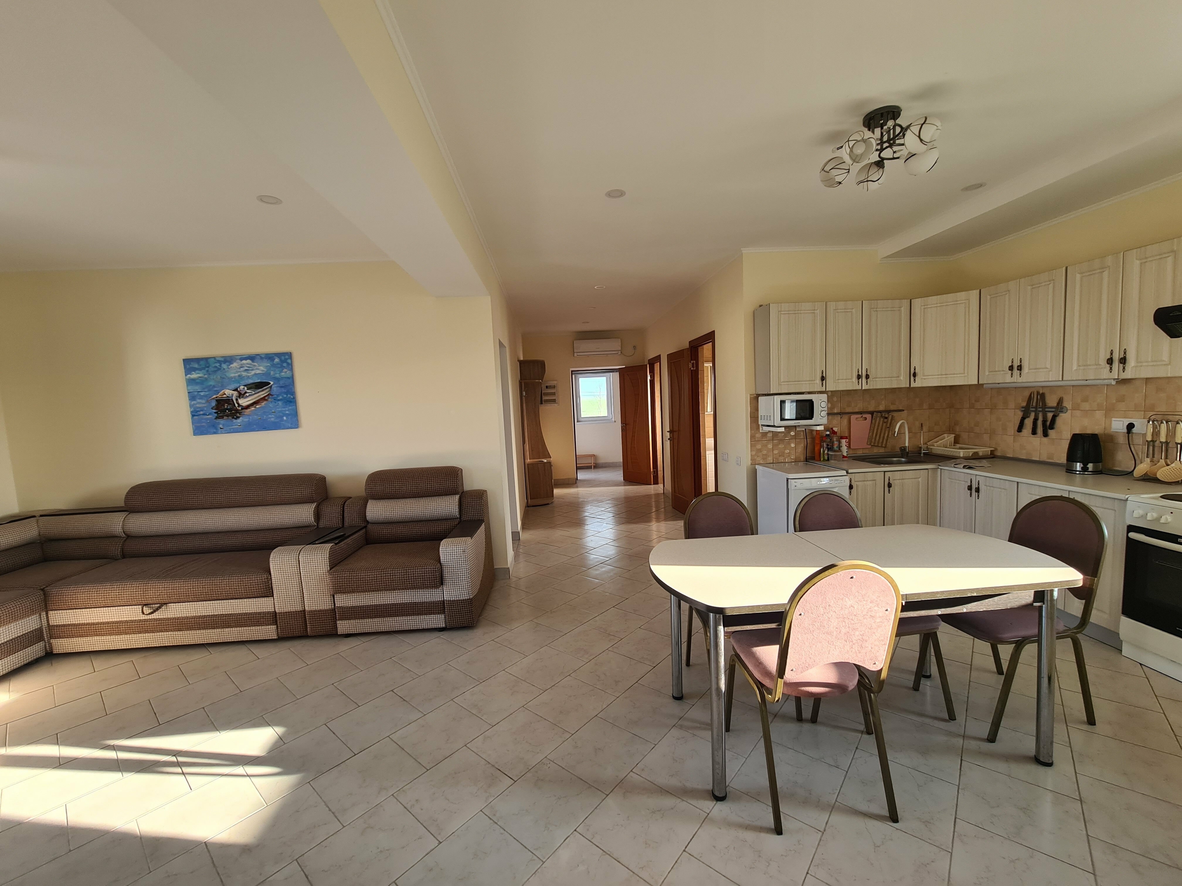 Второй этаж 120 м2 на 7-9 персон в двухэтажном доме