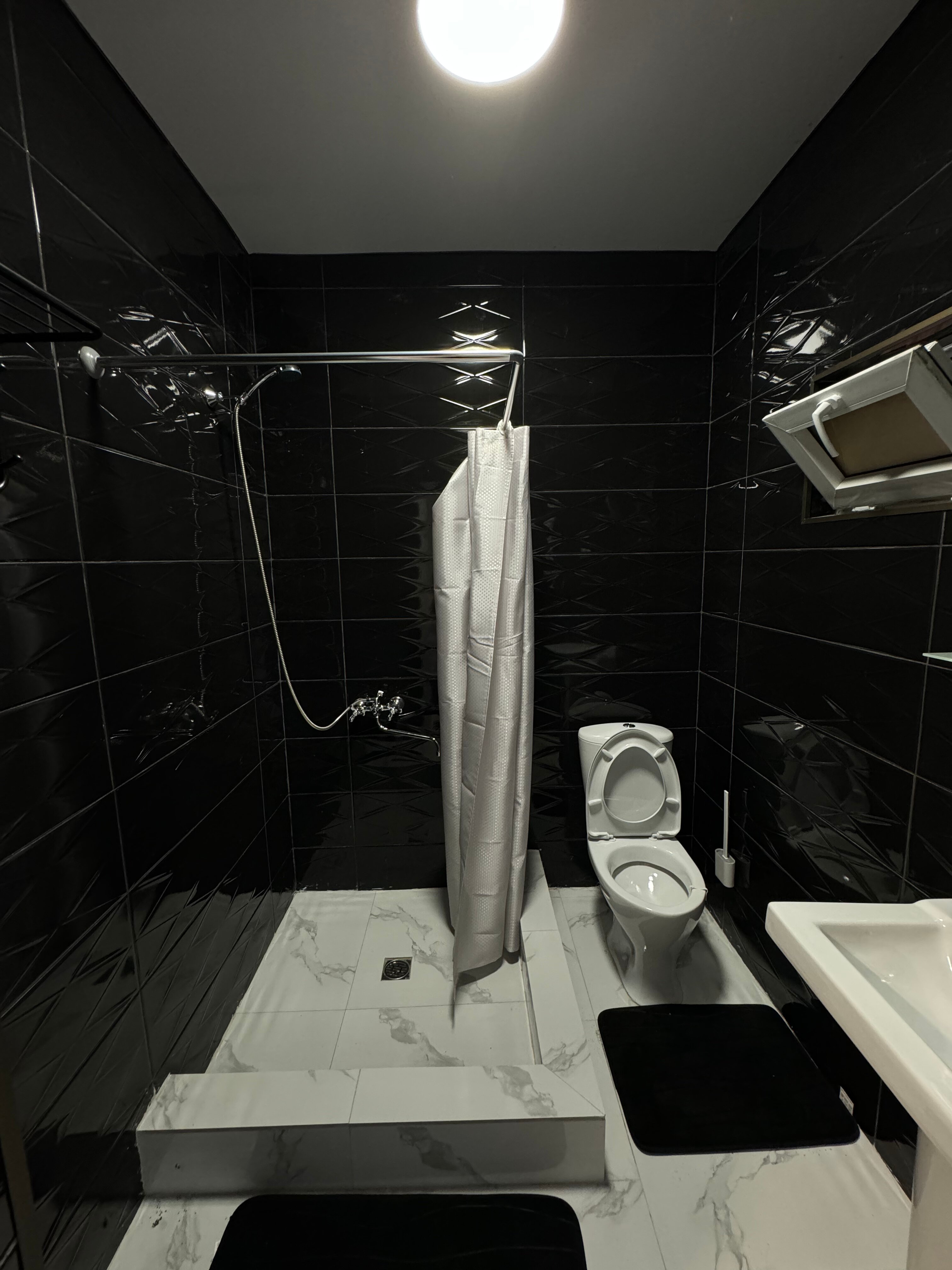 Cемейный номер с собственной ванной комнатой